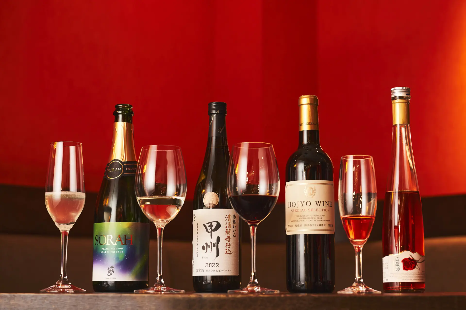 鳥取の千代むすび酒造、北条ワイン、島根の一宮酒造、島根ワイナリーなど地元の日本酒やワインとペアリング