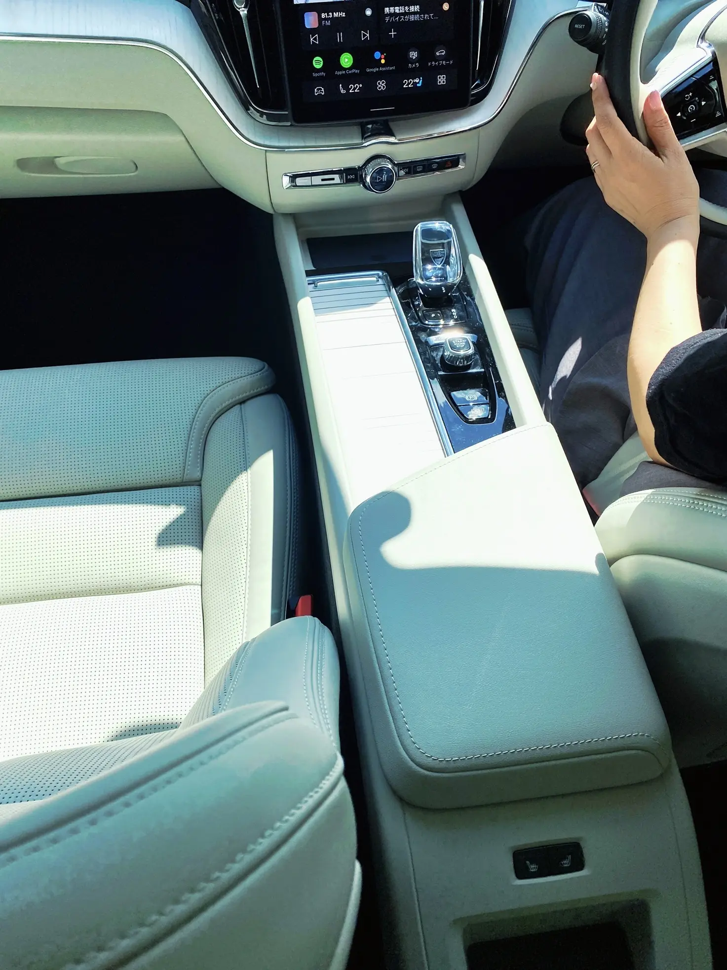 ボルボ　XC60 Ultra T6 Plug-in hybrid　トンネルコンソール プラグインハイブリッドモデル マダムの“ぐっとくるクルマ”試乗 Webエクラ