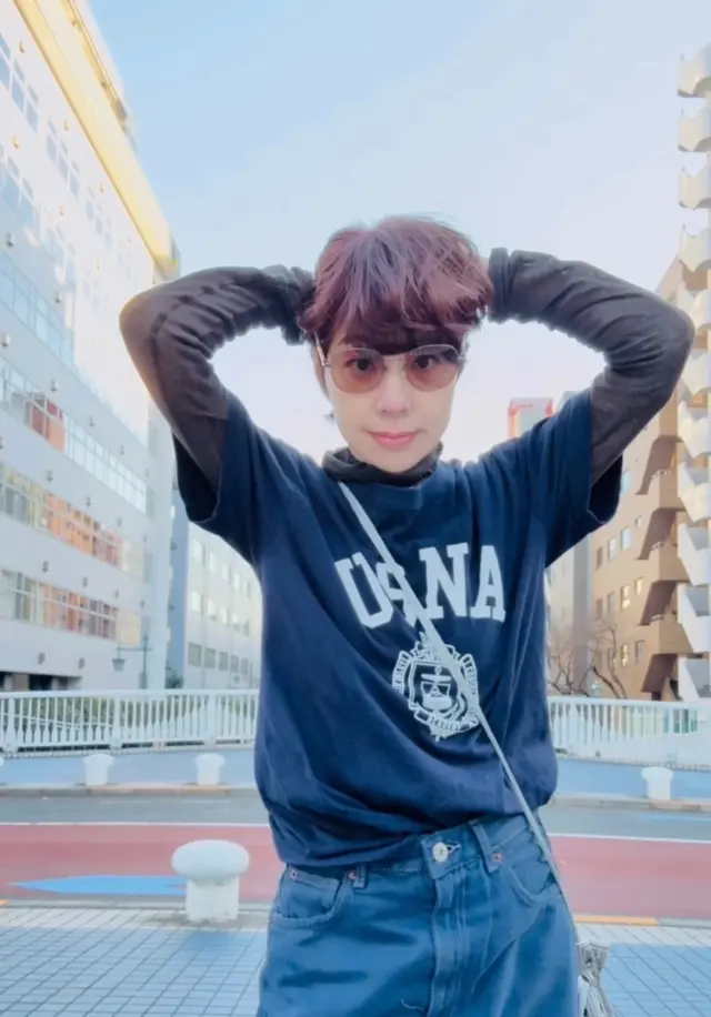 大人のおしゃれにひとさじインパクトを加えたメガネコーデ_1_5