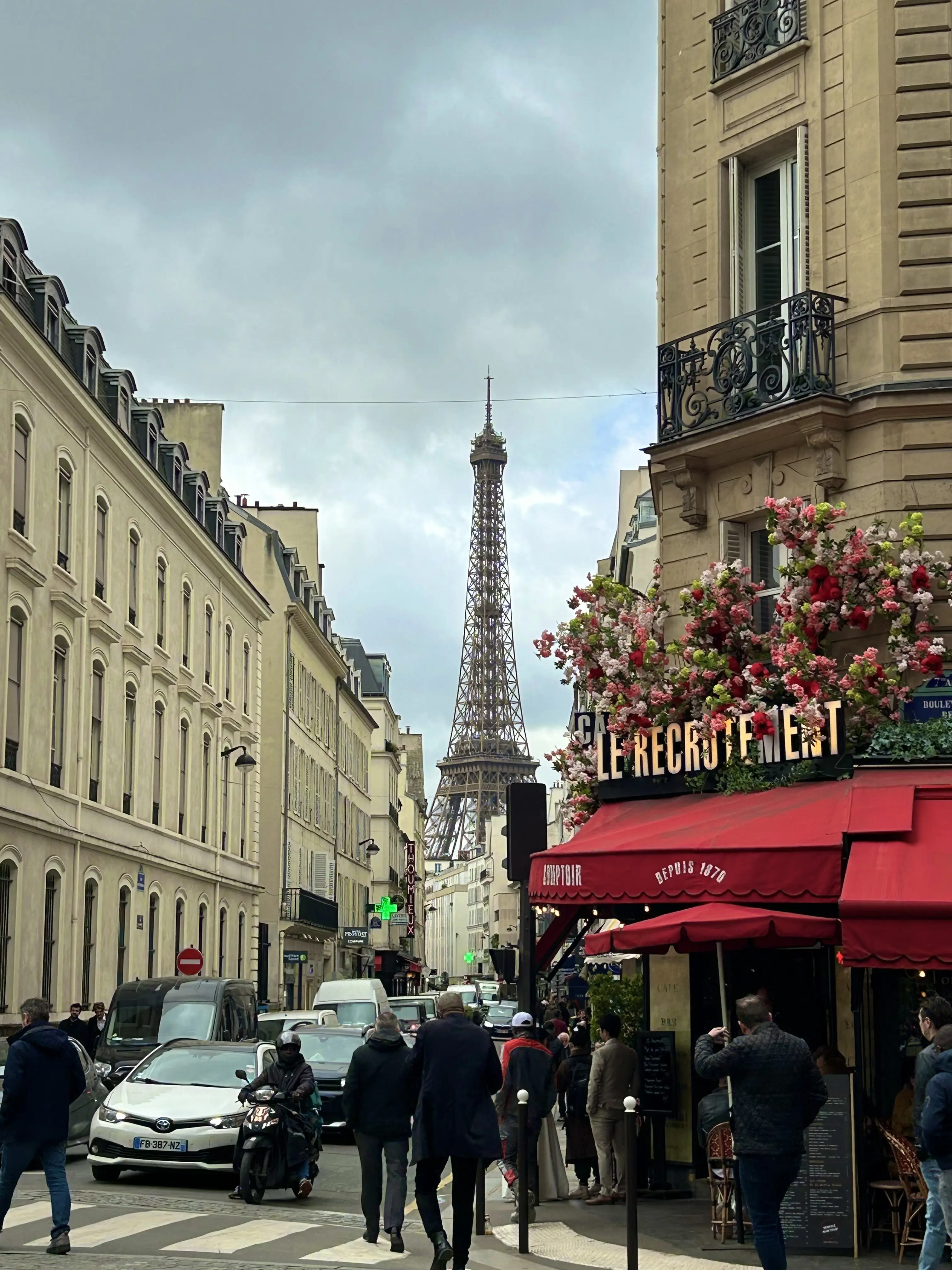 エッフェル塔　名所　パリで訪れるべき場所