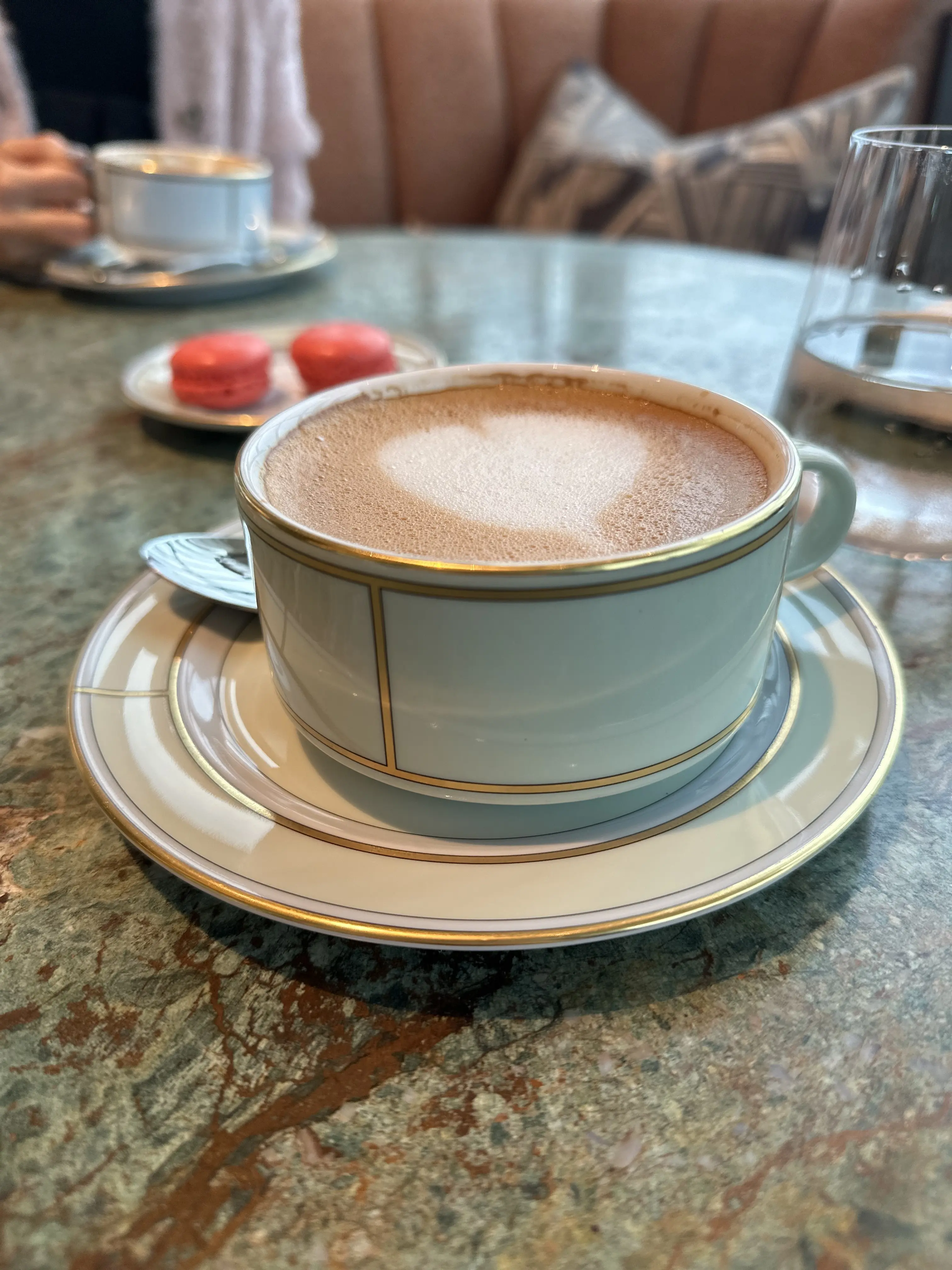 大阪の素敵なホテルのカフェでお茶を楽しみました_1_3