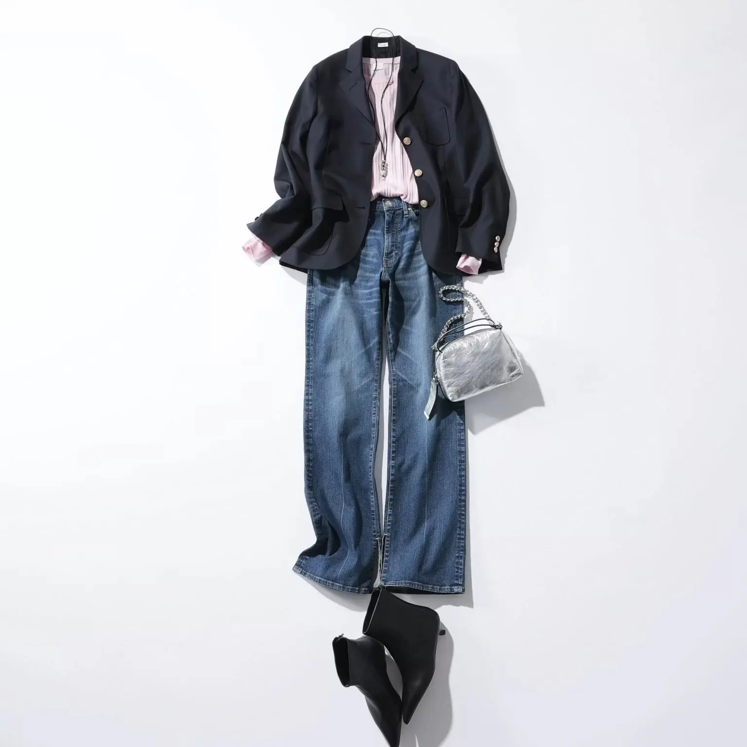 【50代 パンツコーデ】 あなたは美脚派？ラクチン派？大人の旬デニム3選_1_3