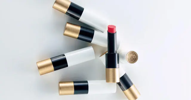 血色感をアップ！エルメスのリップ&YSLのチークで大人のつやめき