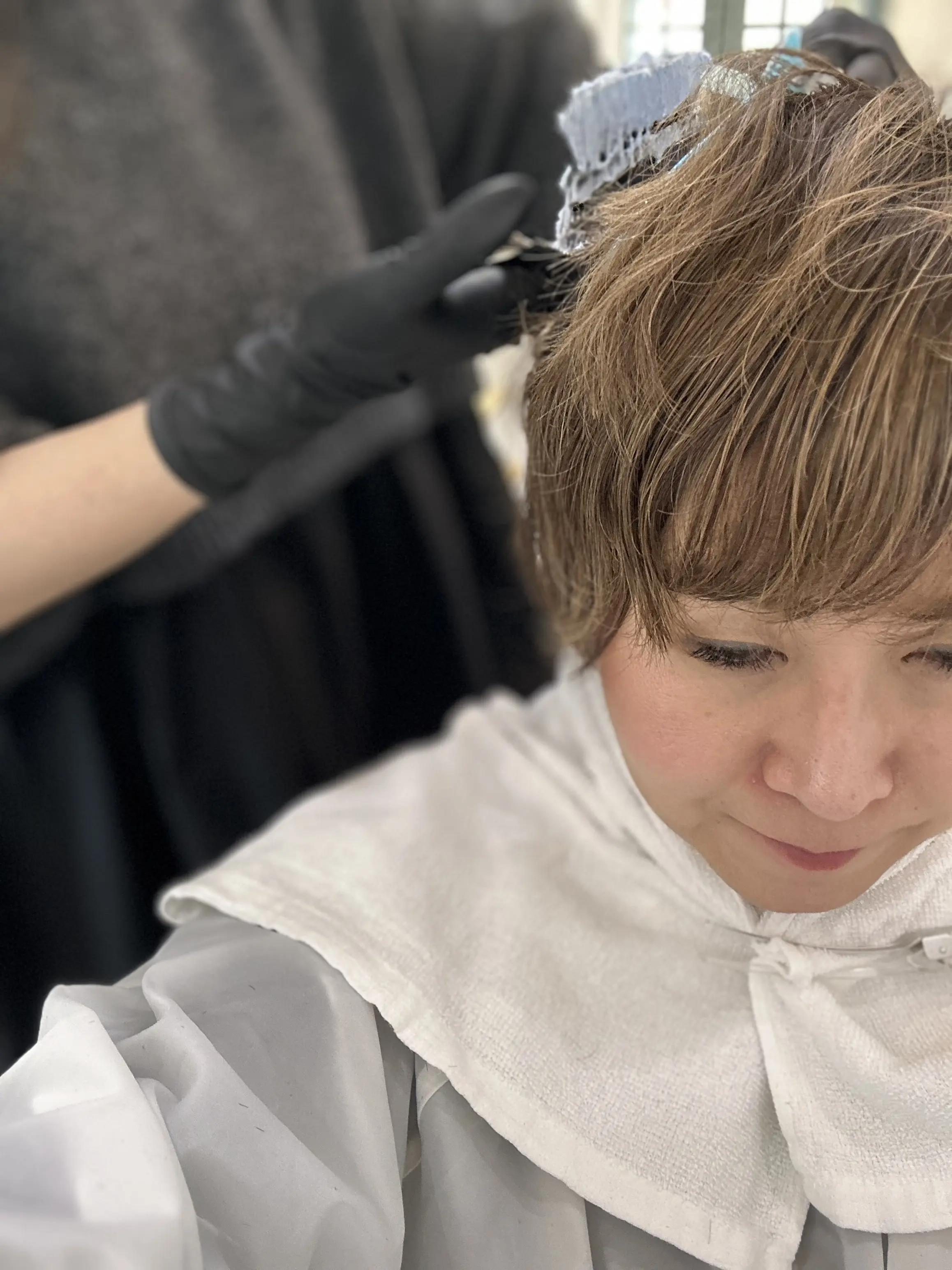 白髪は「隠す」より「デザイン」する！刈り上げショート×細密ハイライトで新年を軽やかに。_1_3-1