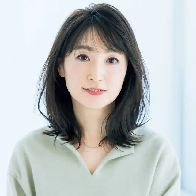 春の軽やかな雰囲気が若々しい40代に似合う「大人のミディアムヘア」17選