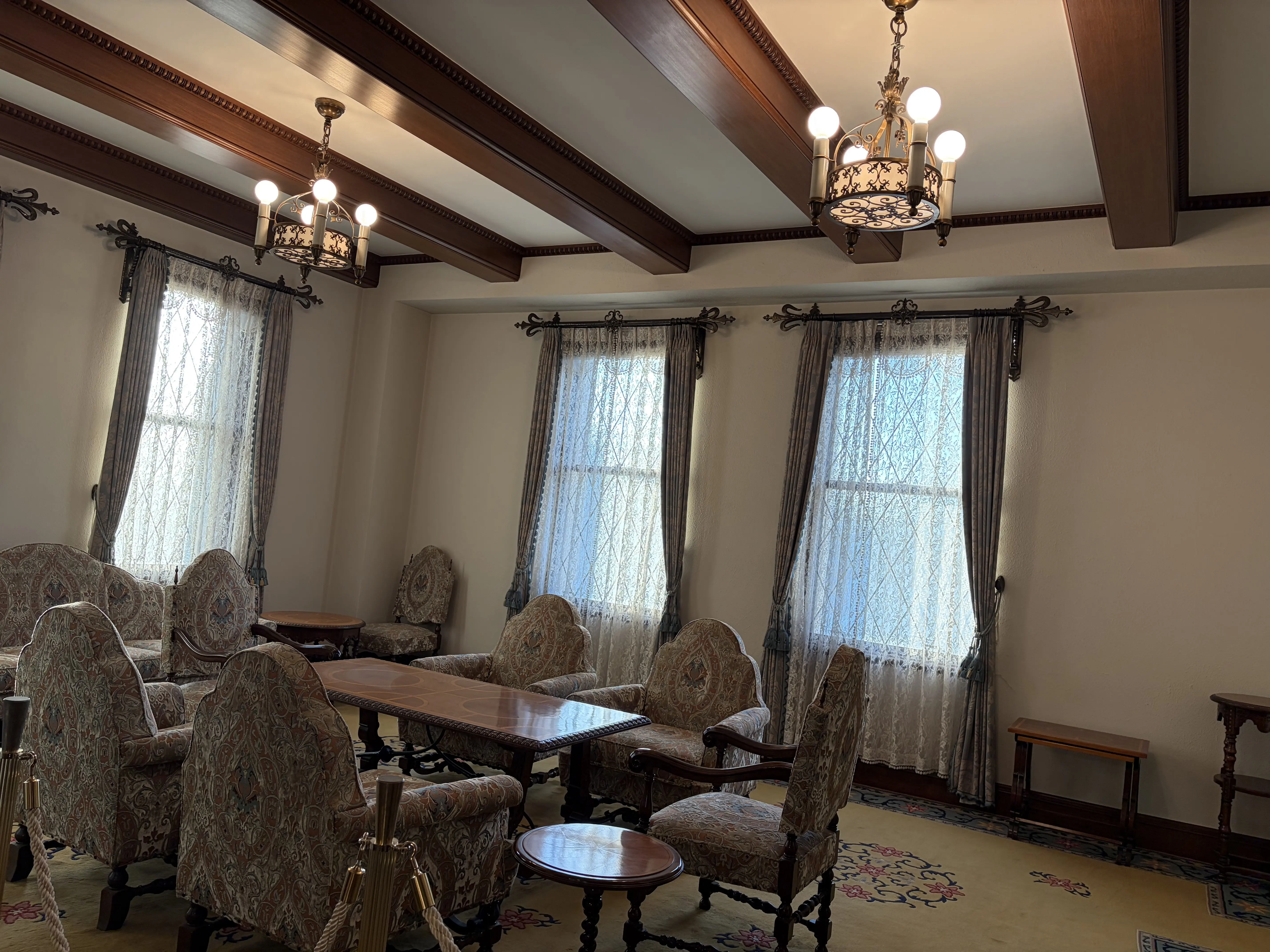 皇居の紅葉から重要文化財「明治安田生命館」内のカフェへ、華やかな丸の内を散策_1_25