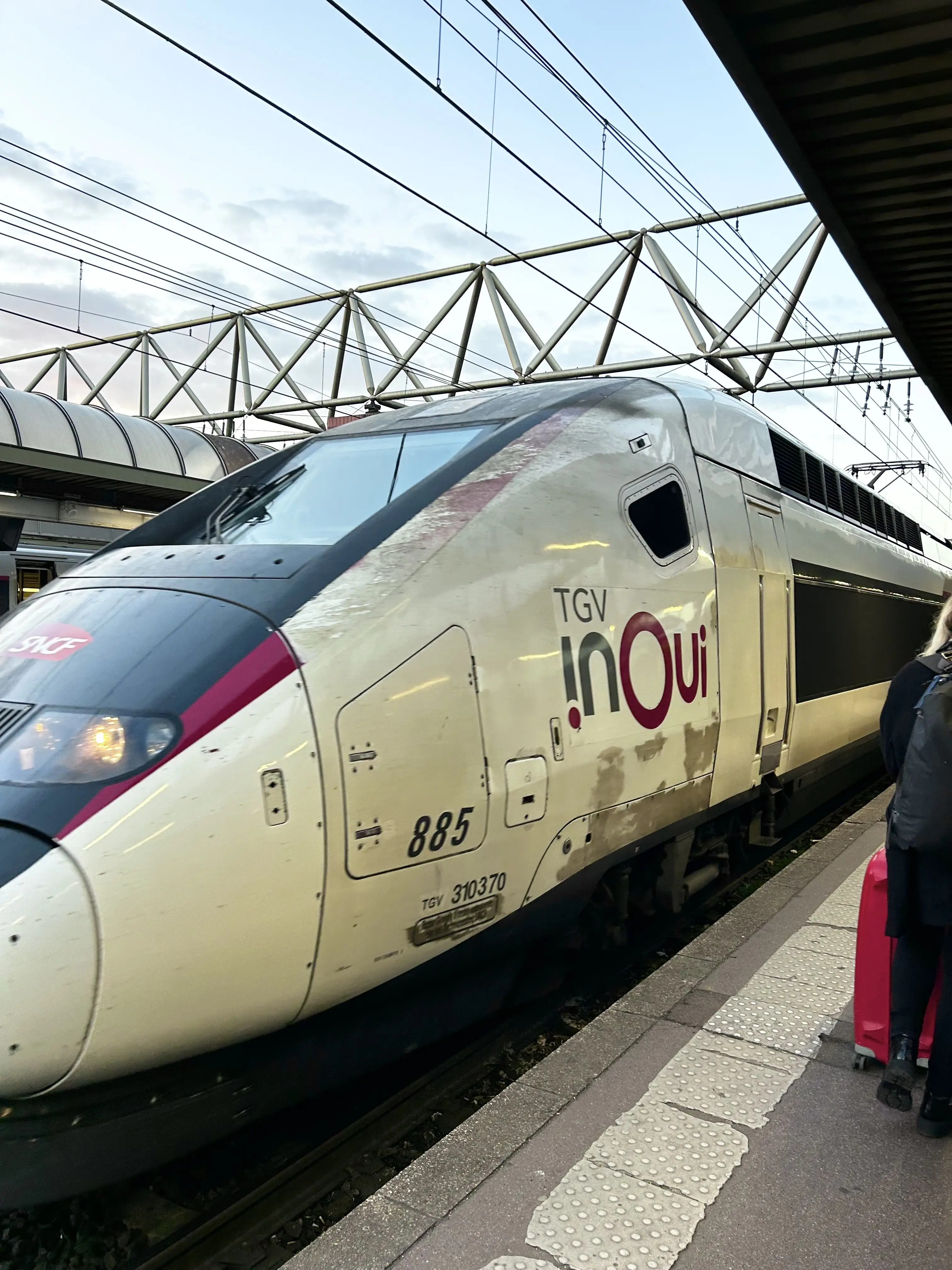 TGV  電車　鉄道の旅　新幹線　