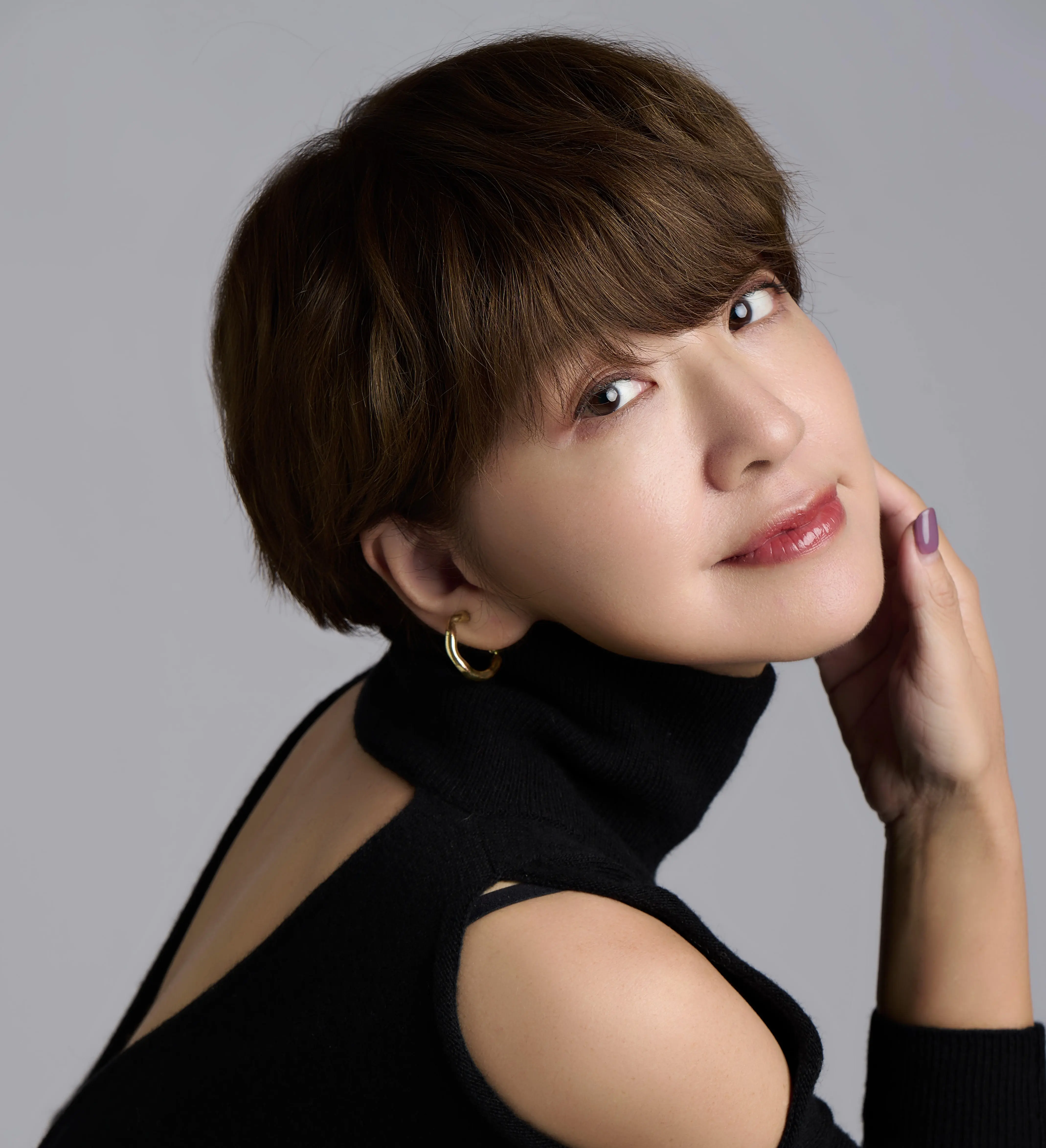 秋寒は無印良品の赤のトップスで温もりをチャージして、夜の丸の内へ_1_15