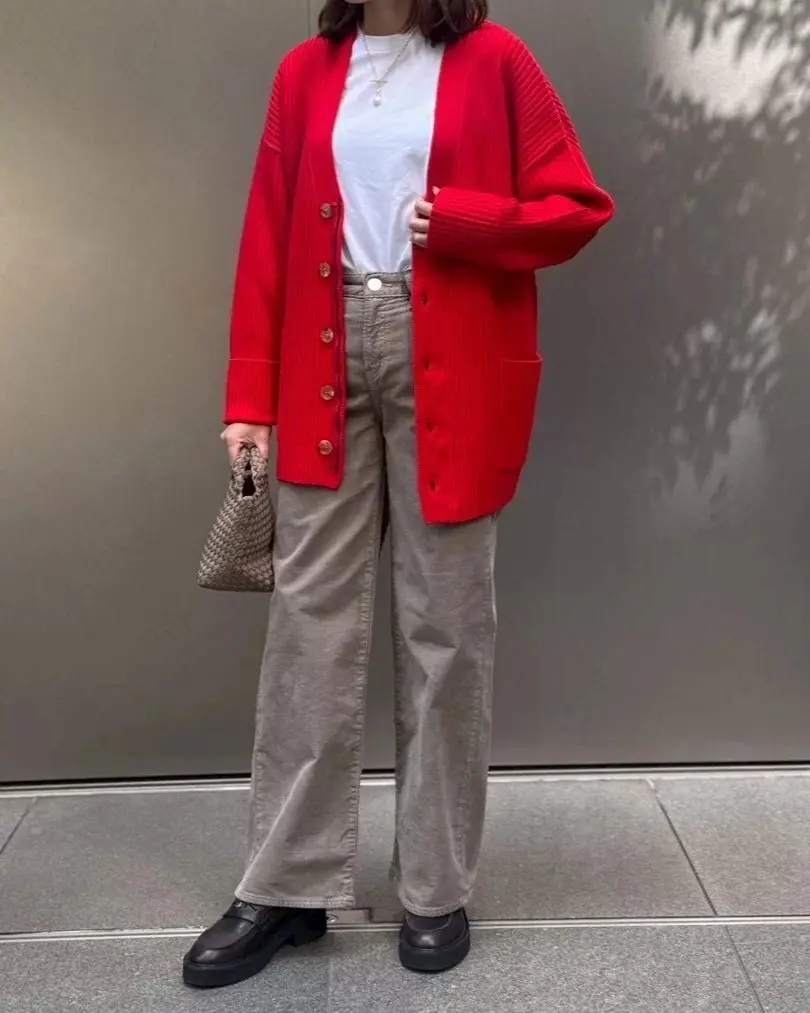 【50代パンツ】履くだけで旬の着こなしに。【レッドカード トーキョー】の「きれいめコーデュロイパンツ」_1_5