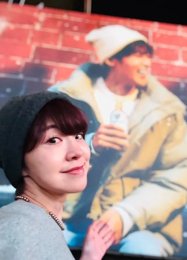 冬のショートヘアをレッドに　抜け感のある大人マッシュショート_1_5