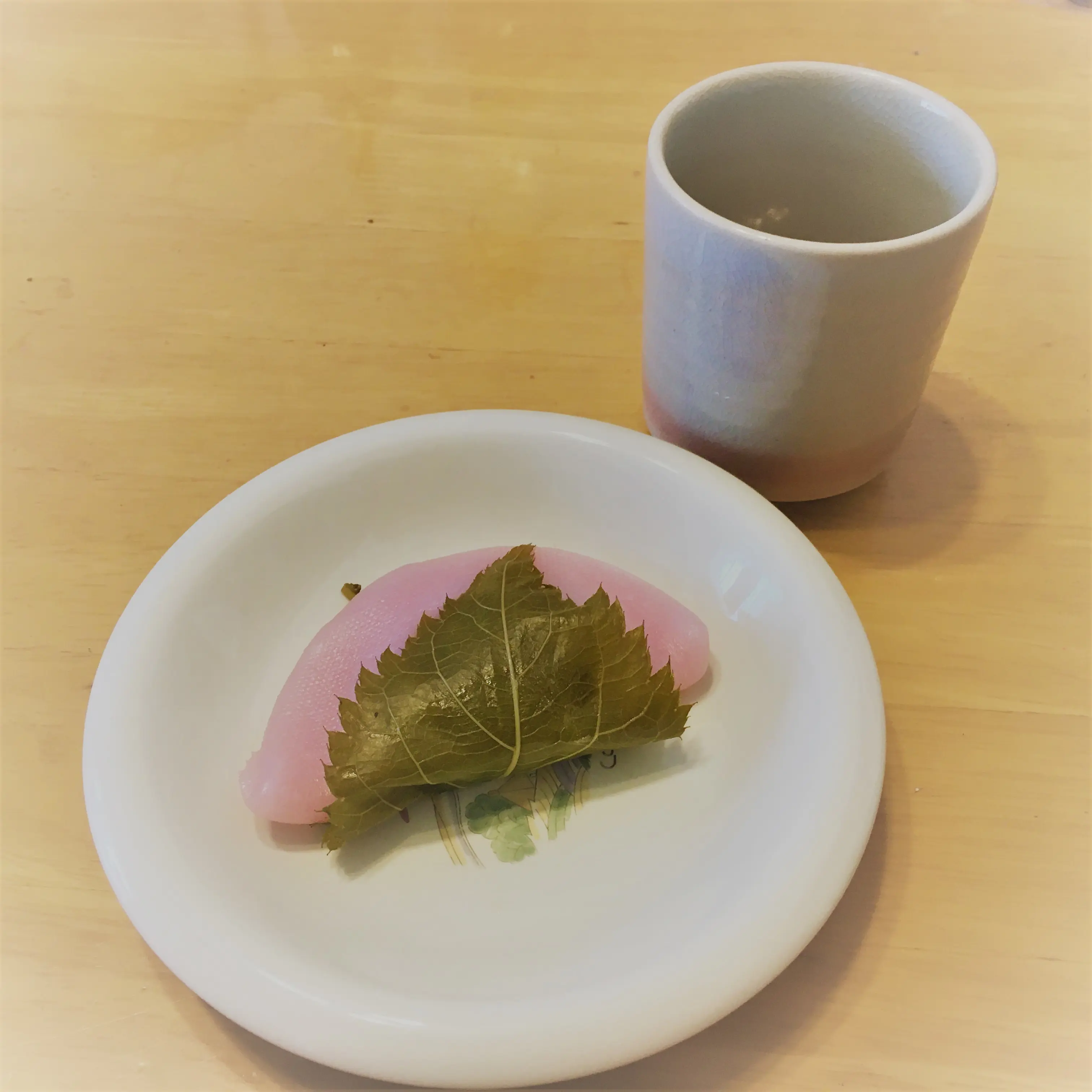 桜餅でお茶を飲みましょう