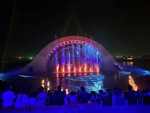 kiss of the sea show