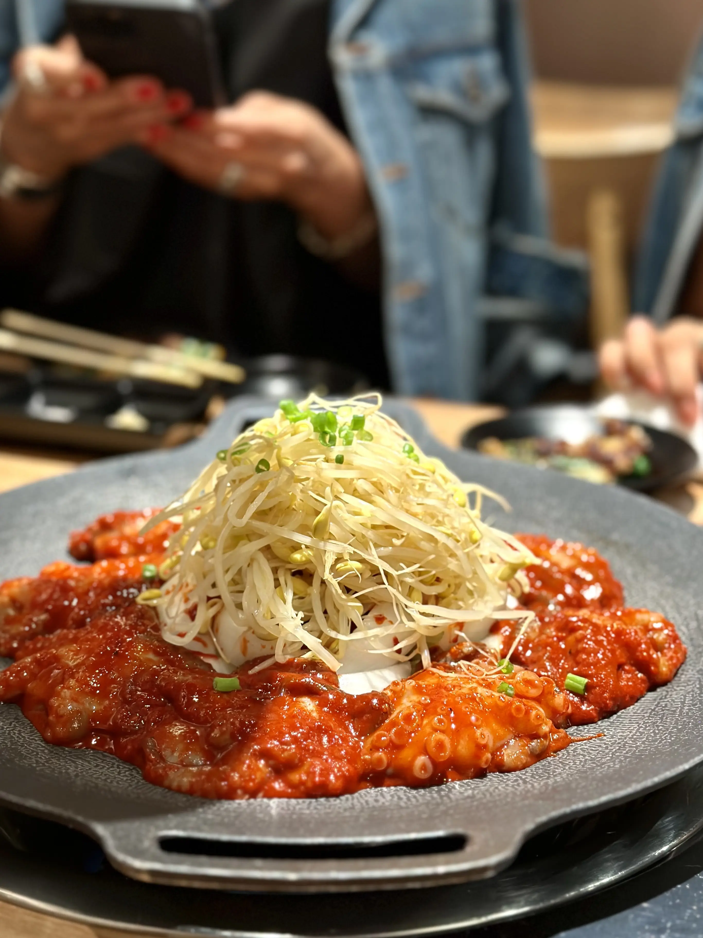 韓国料理「 KOREAN SOUL FOOD Bann」チュクミ調理中