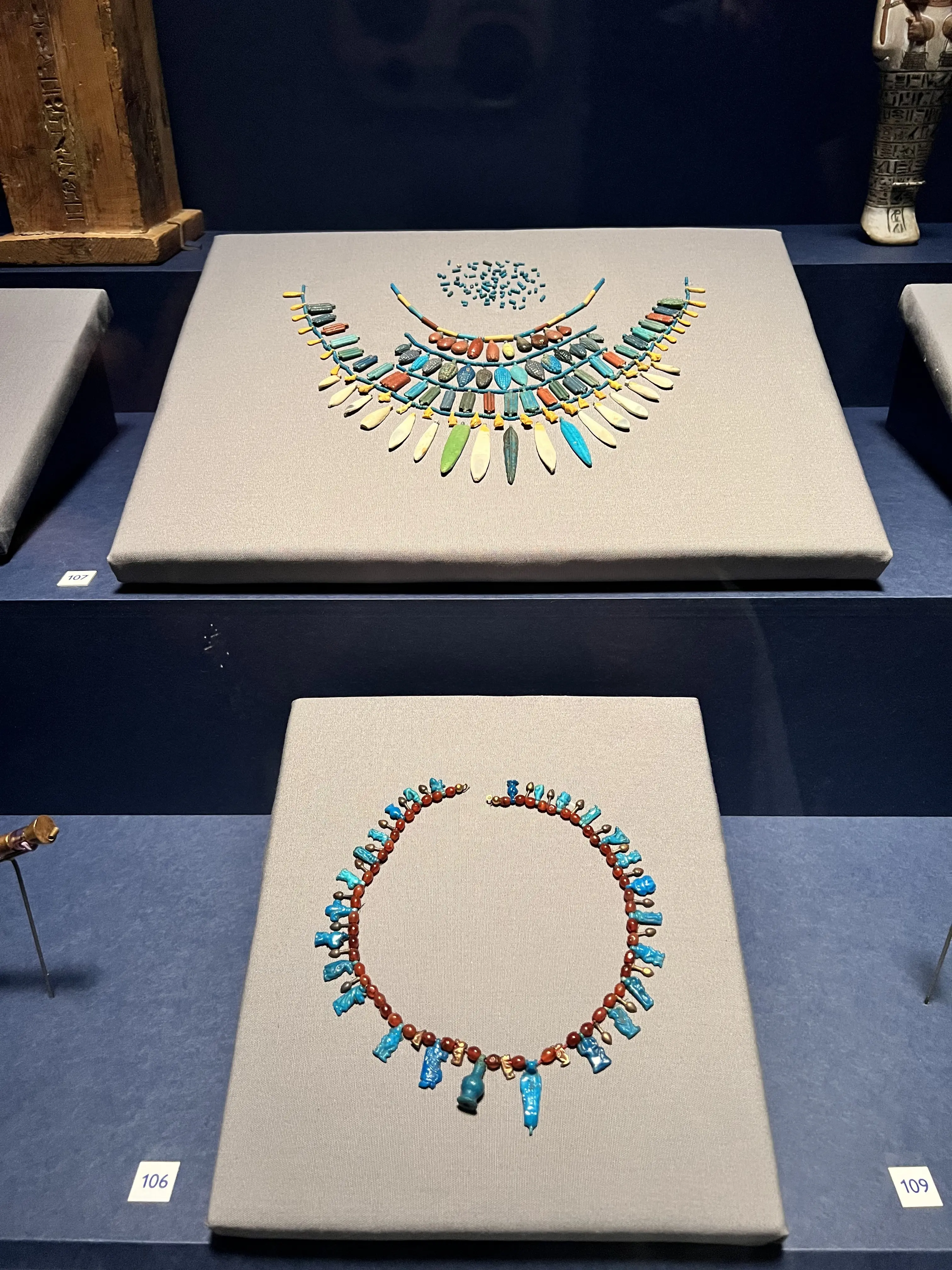 気温高めの秋コーデで古代エジプト展_1_3-2