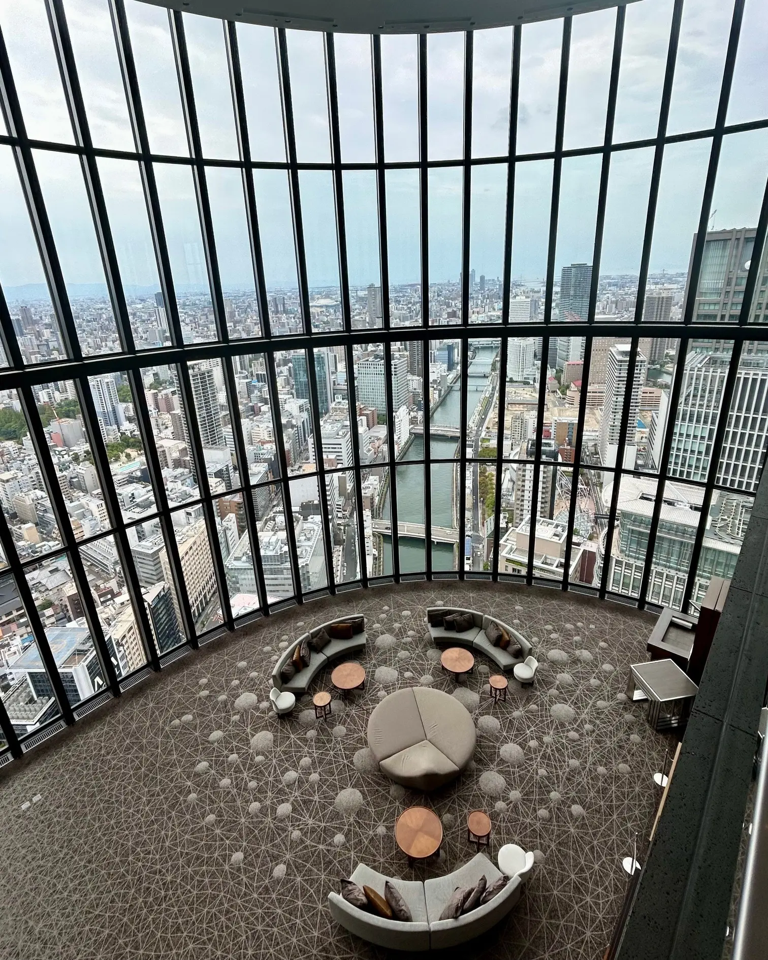 たまにはモードなワンピで！絶景ホテルでのランチ会へ_1_2
