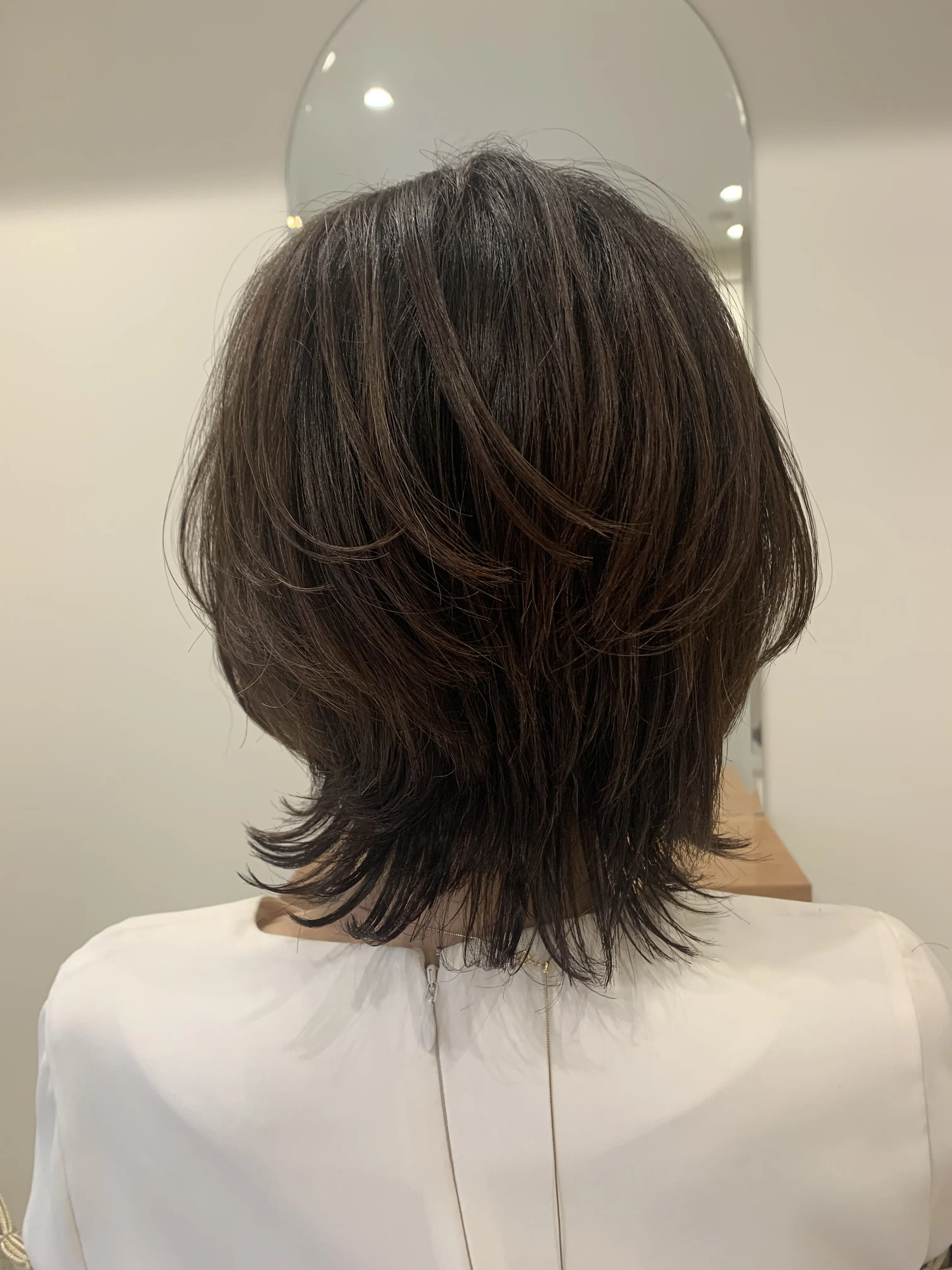 女性らしさが残るショートミディアムの女性