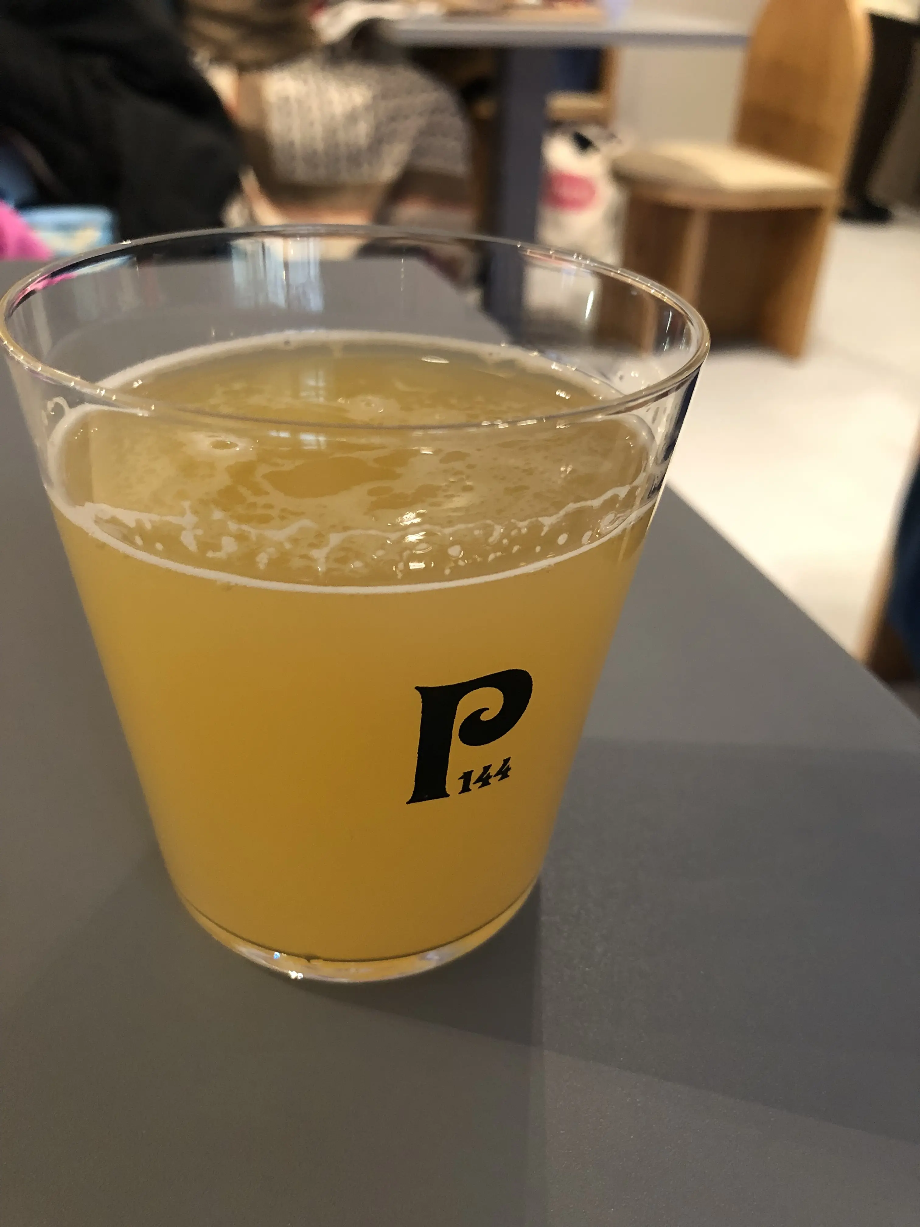 p-144「PUB」メニューのオリジナルクラフトビール