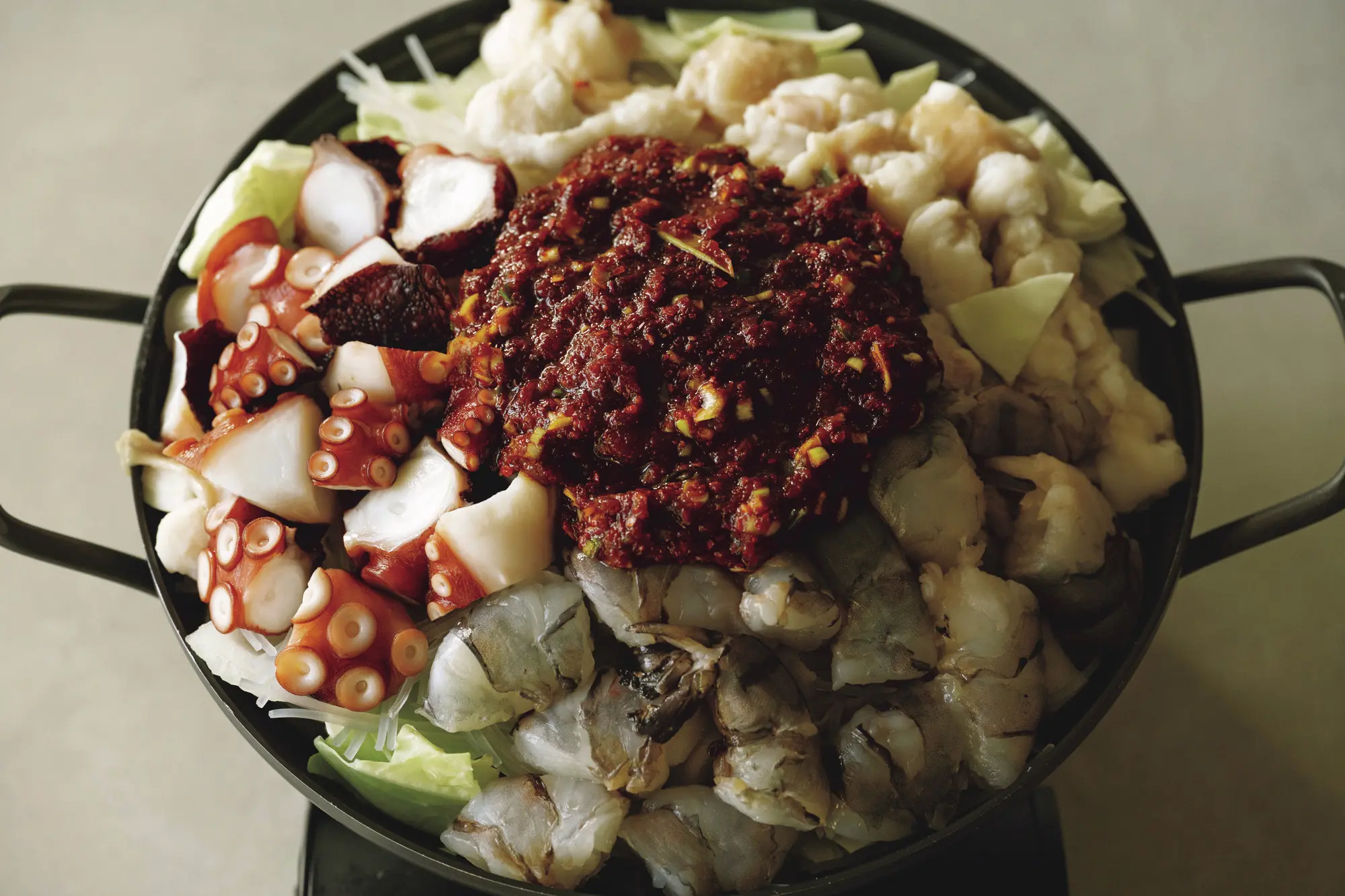 味変も楽しい！ 「ごちそう韓国鍋」３つのレシピ　料理研究家・重信初江さん　ナップコセ　煮込む前の写真