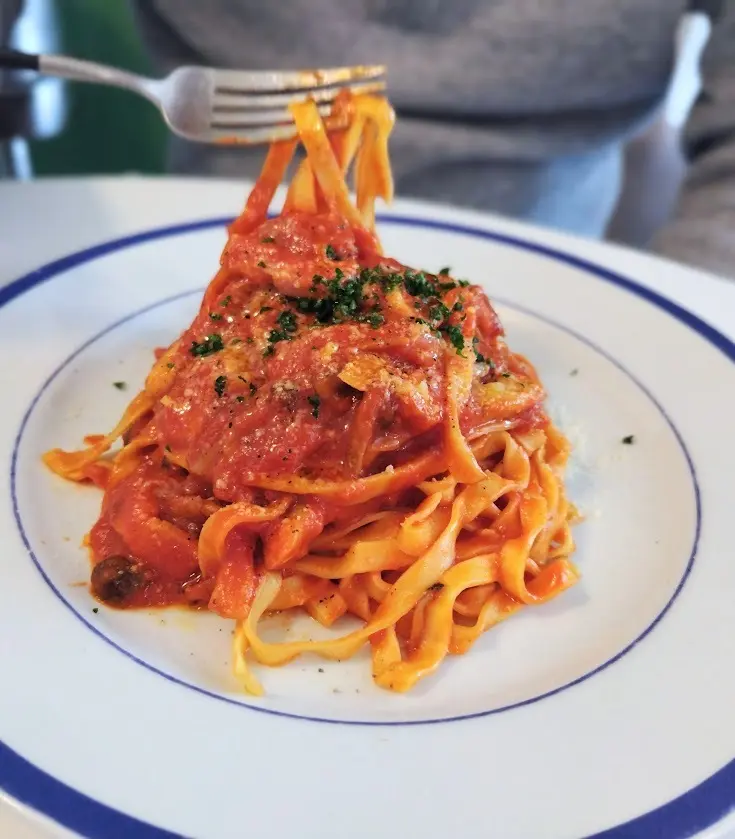 ビストロラテラコッタ　ベーコンときのこのトマトソースタリアッテレ