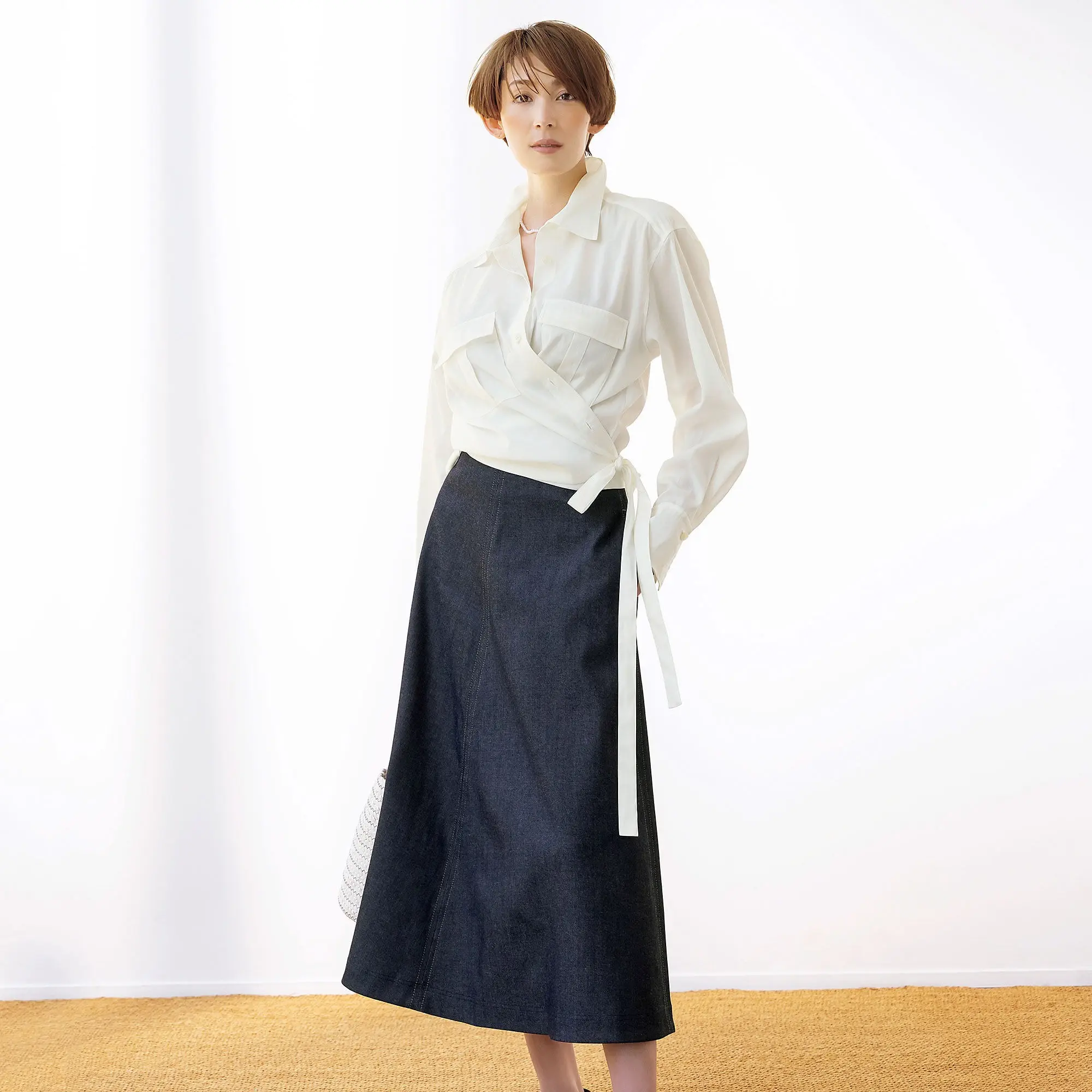 スタイリスト森慶子さんセレクション「L’UNE」の3WAYオーガンジーシャツ、フレアデニムスカートで大人の上質スタイル_1_1