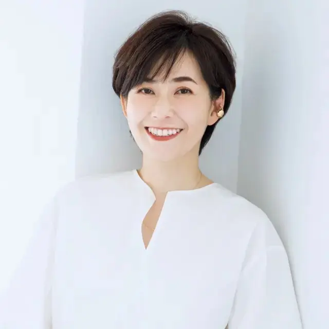 【50代髪型・ヘアスタイル】ウルフを取り入れたメリハリ“こなれショート”