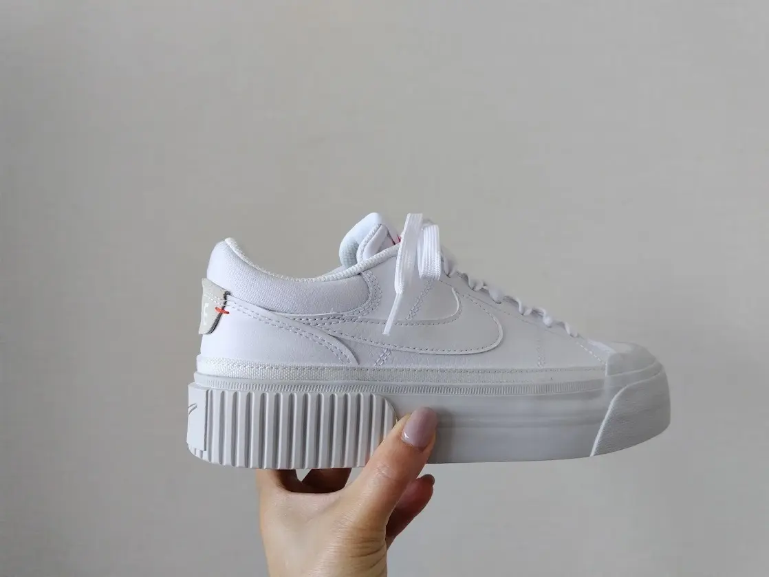 NIKE　コートレガシーリフト