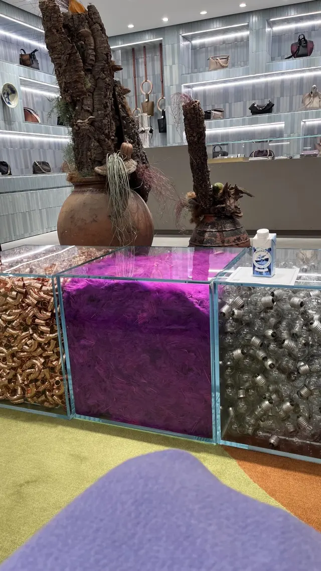 ロエベの気になるスモールウォレット_1_2