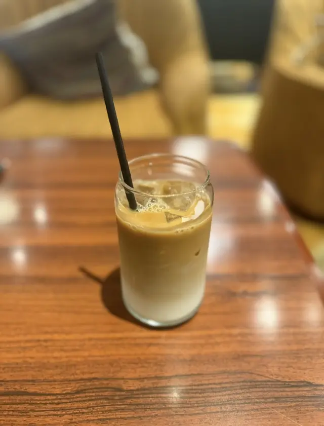 ネイビー×ブラウンで秋色コーデ。神戸おしゃれな空間に包まれるしあわせ_1_6