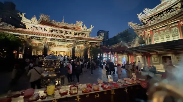 台北滞在記①　龍山寺で福を頂きました！_1_7