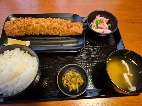 今が見ごろのバラ園と｢孤独のグルメ｣で人気♪キセキのとんかつ_1_15