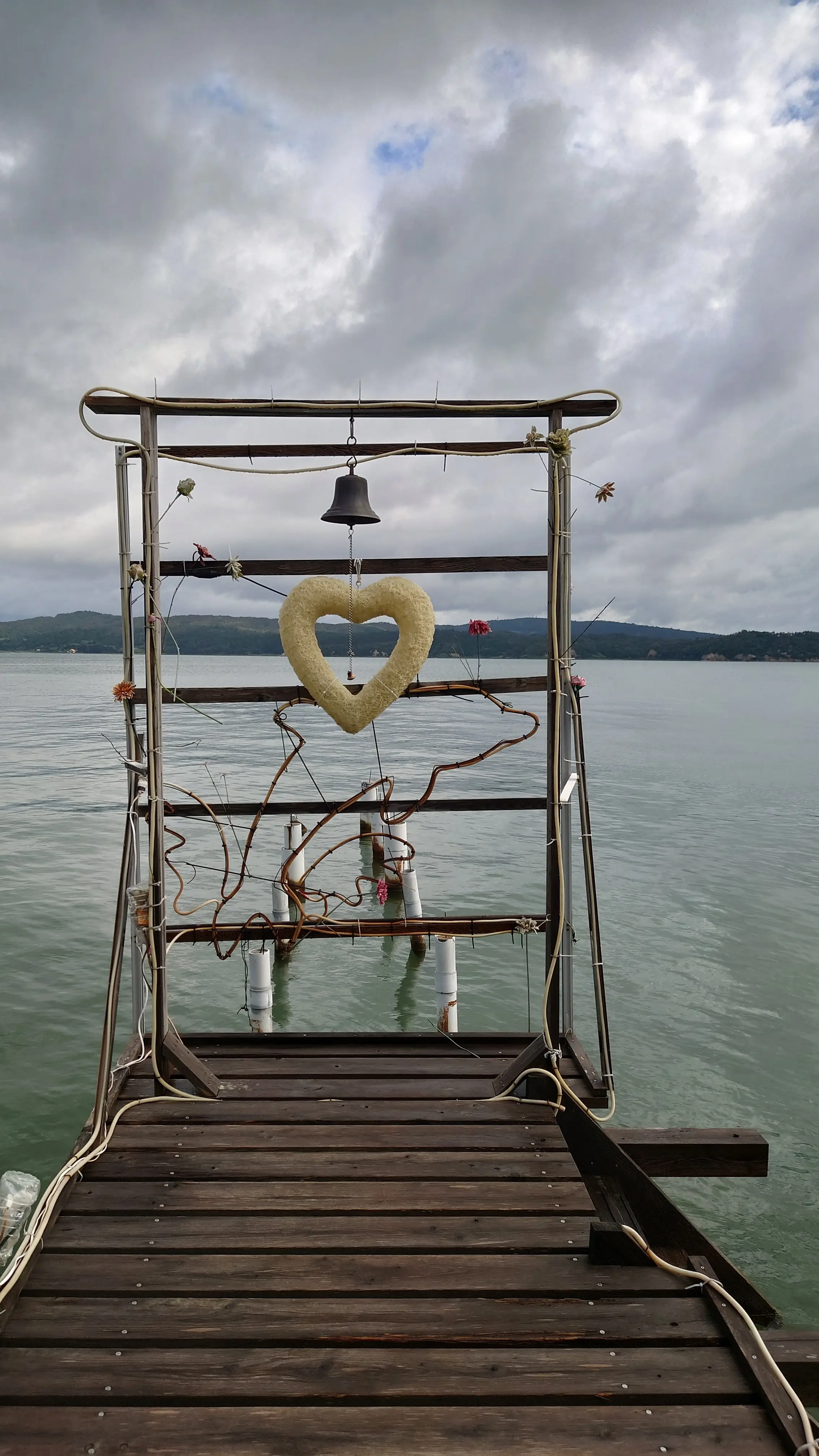 海に浮かぶ橋