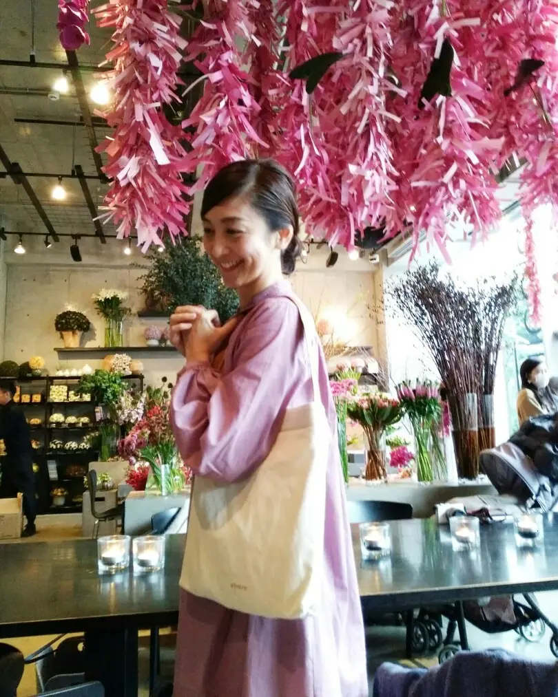 大人のワンハンドルBAGで、花屋カフェ in 表参道_1_2