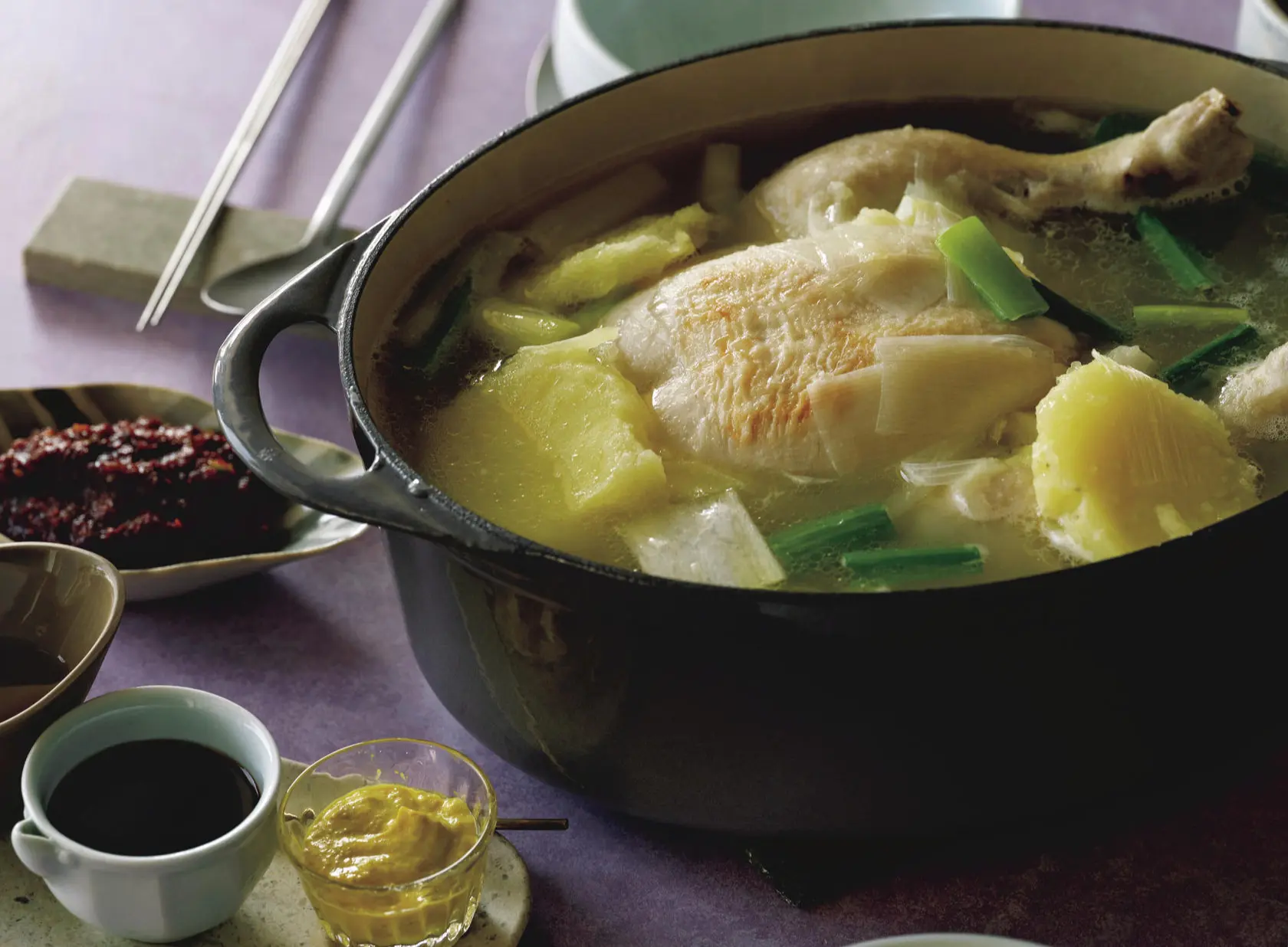 味変も楽しい！ 「ごちそう韓国鍋」３つのレシピ　料理研究家・重信初江さん　タッカンマリ