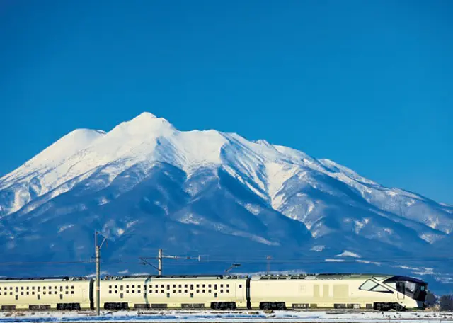 大人のひとり旅　列車　おすすめ TRAIN SUITE 四季島 先頭と最後尾に配された展望車からの眺めはダイナミック