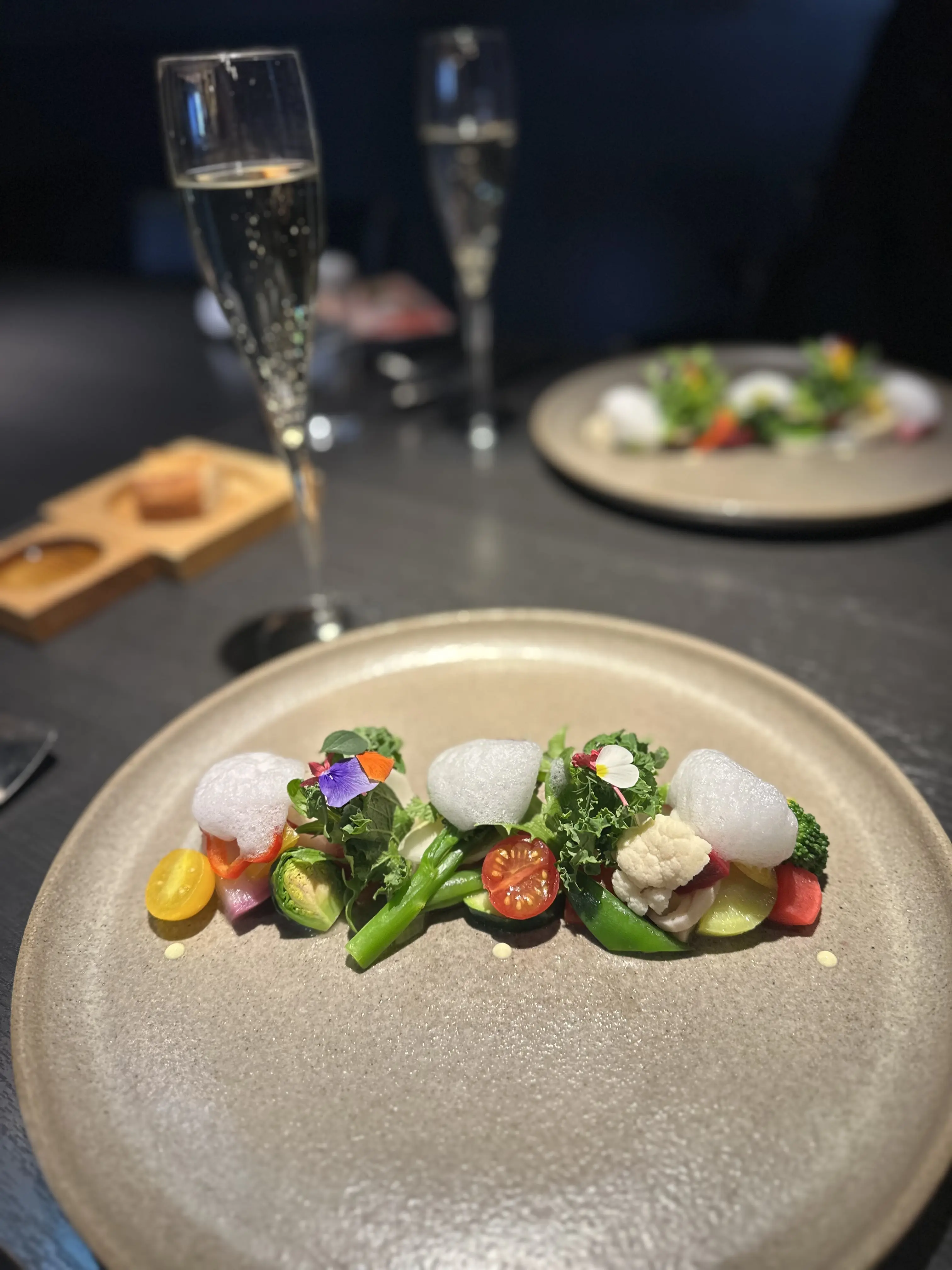 ネイビーに赤。大人は“差し色”で新年を制す_1_4