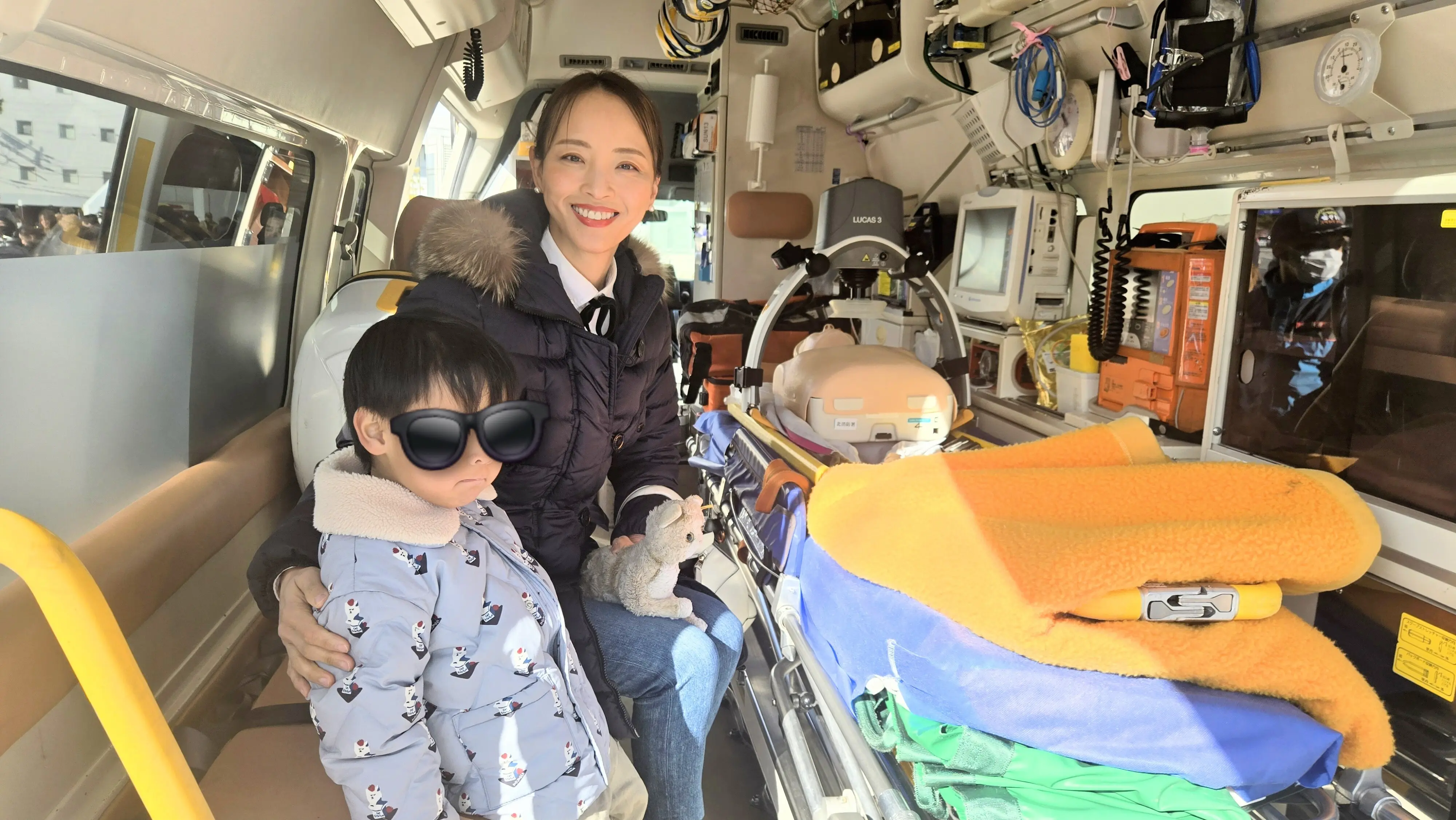 「リボン」で遊ぶ　大人のモノトーンコーデ　　_1_4