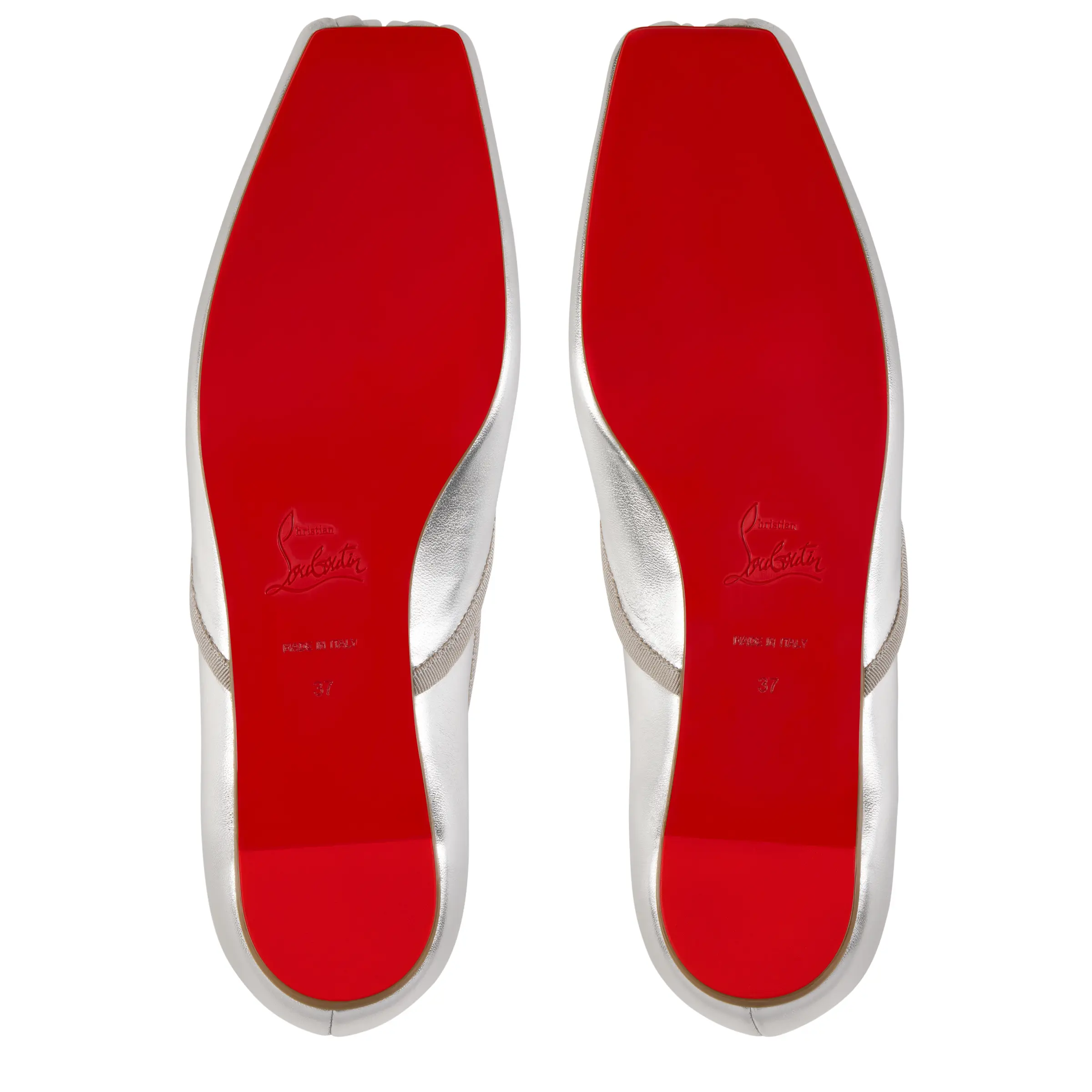 クリスチャン ルブタン　バレエシューズ「カッシア スティチーナ」を真下から見た写真。真っ赤なソールが特徴的。
