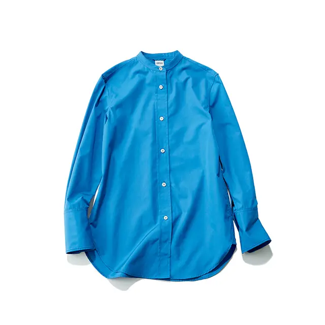 画面から清潔感と知性が伝わる、上品ブルーの端正シャツ