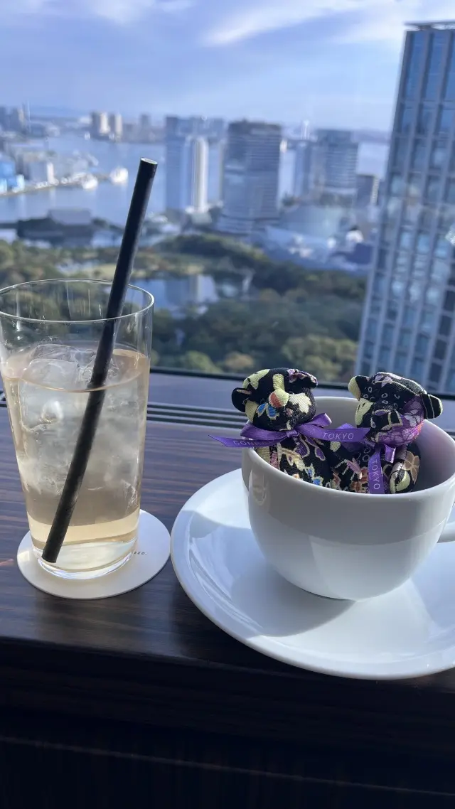 エーデルビーネアイスティーとコンラッドベア