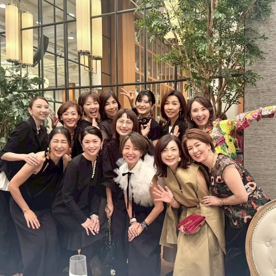 黒×刺繍ブラウスで éclat主催のパーティ「ソワレ・ドゥ・エクラ」へ_1_12