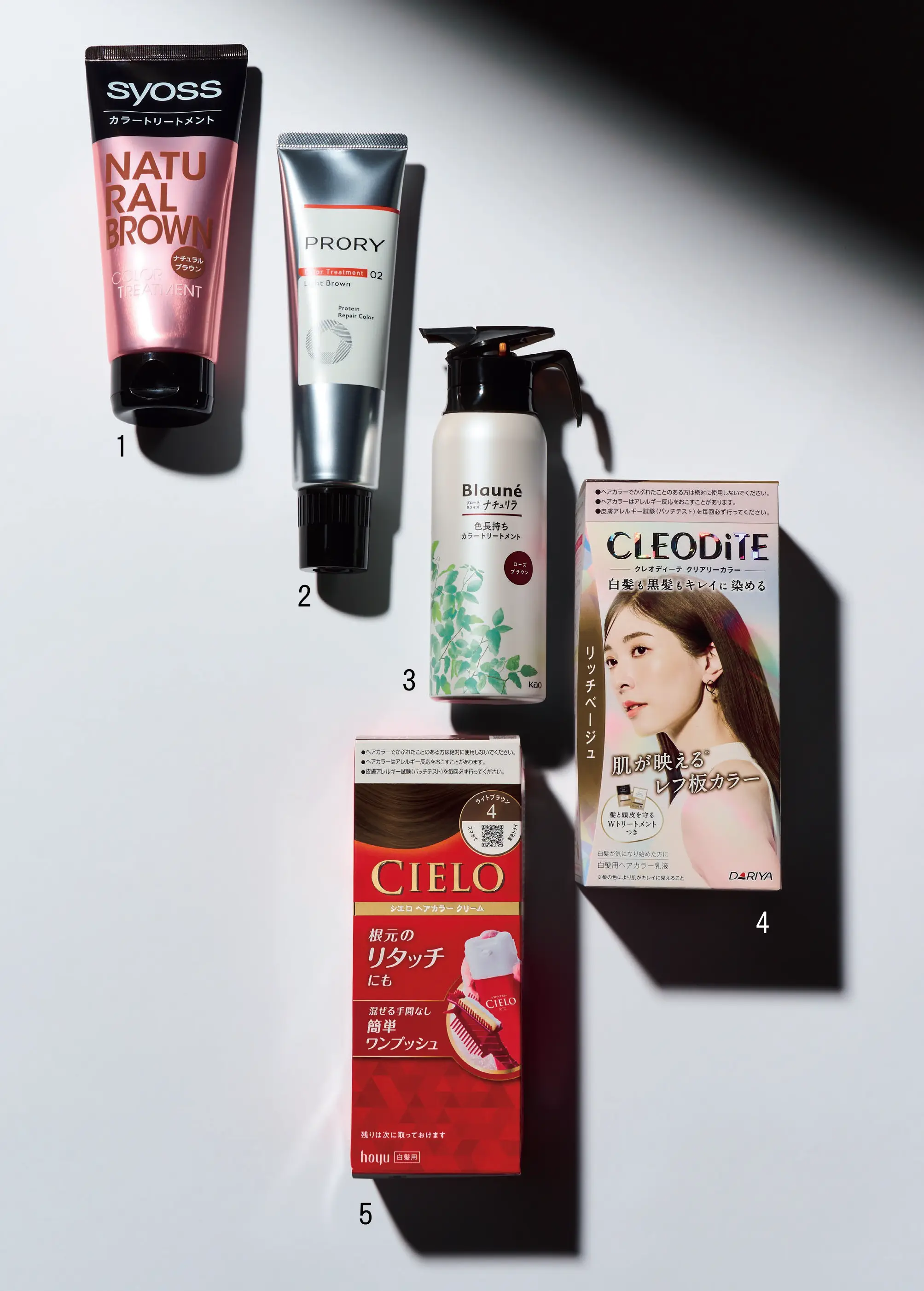 ヘアサロン　ヘアカラー　サロンとサロンの合間に、根元白髪をカ バーしたいなら進化したホームカラーを。 毎日使うカラートリートメント、1度で 染めるカラー剤。あなたはどっち？