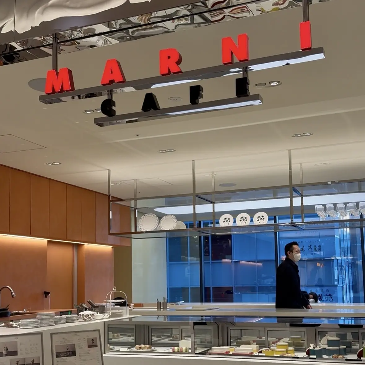 老け見えしないファーコーデで、今年最後の自分へのご褒美ランチ_1_2-1