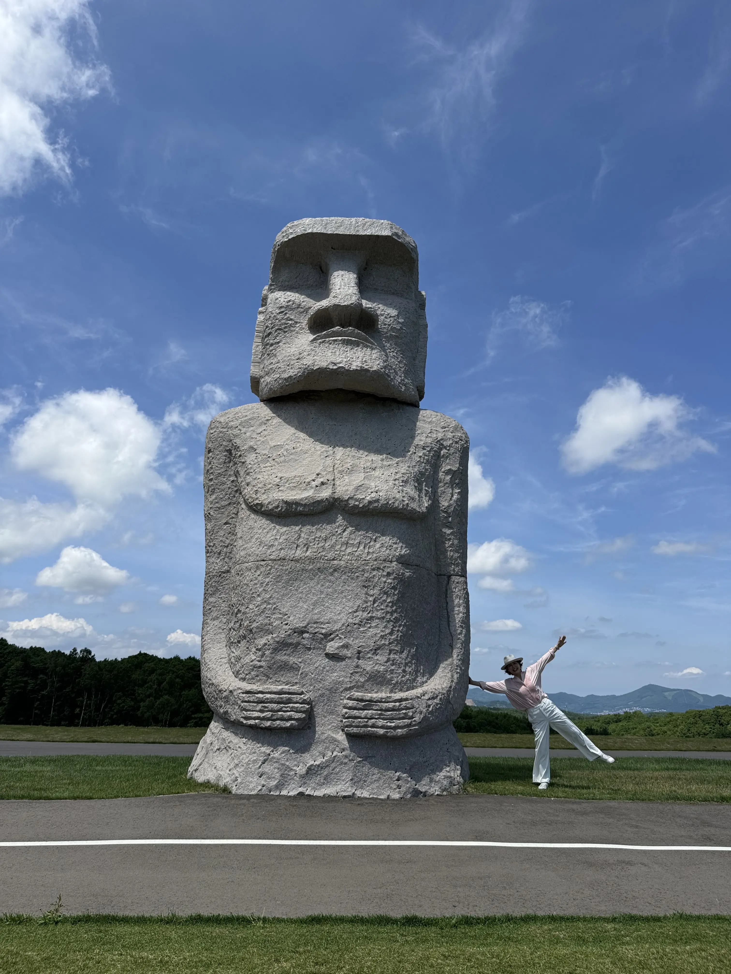 【北海道旅行】札幌の静かな名所「真駒内滝野霊園」に並ぶモアイ像_1_5