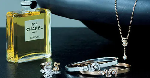 【贈り物にピッタリ♪】CHANEL N°5ネックレス COLLECTION N°5 | CHANEL シャネル