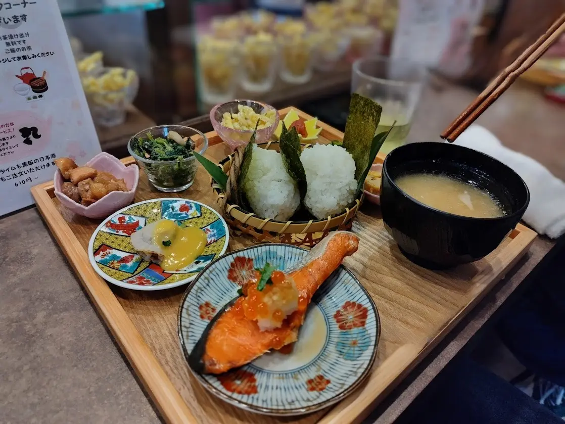 日本酒ポニーテール　おにぎり魚御膳