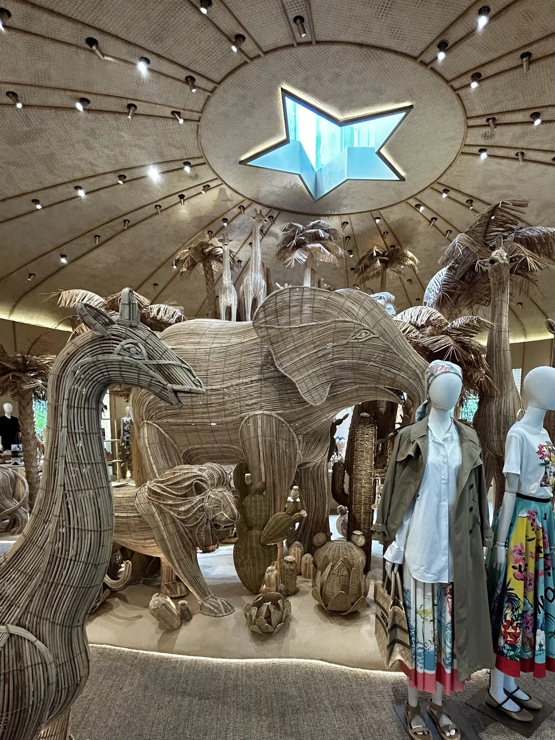 Dior Gold House Bangkok ディオール・ゴールド・ハウス バンコク