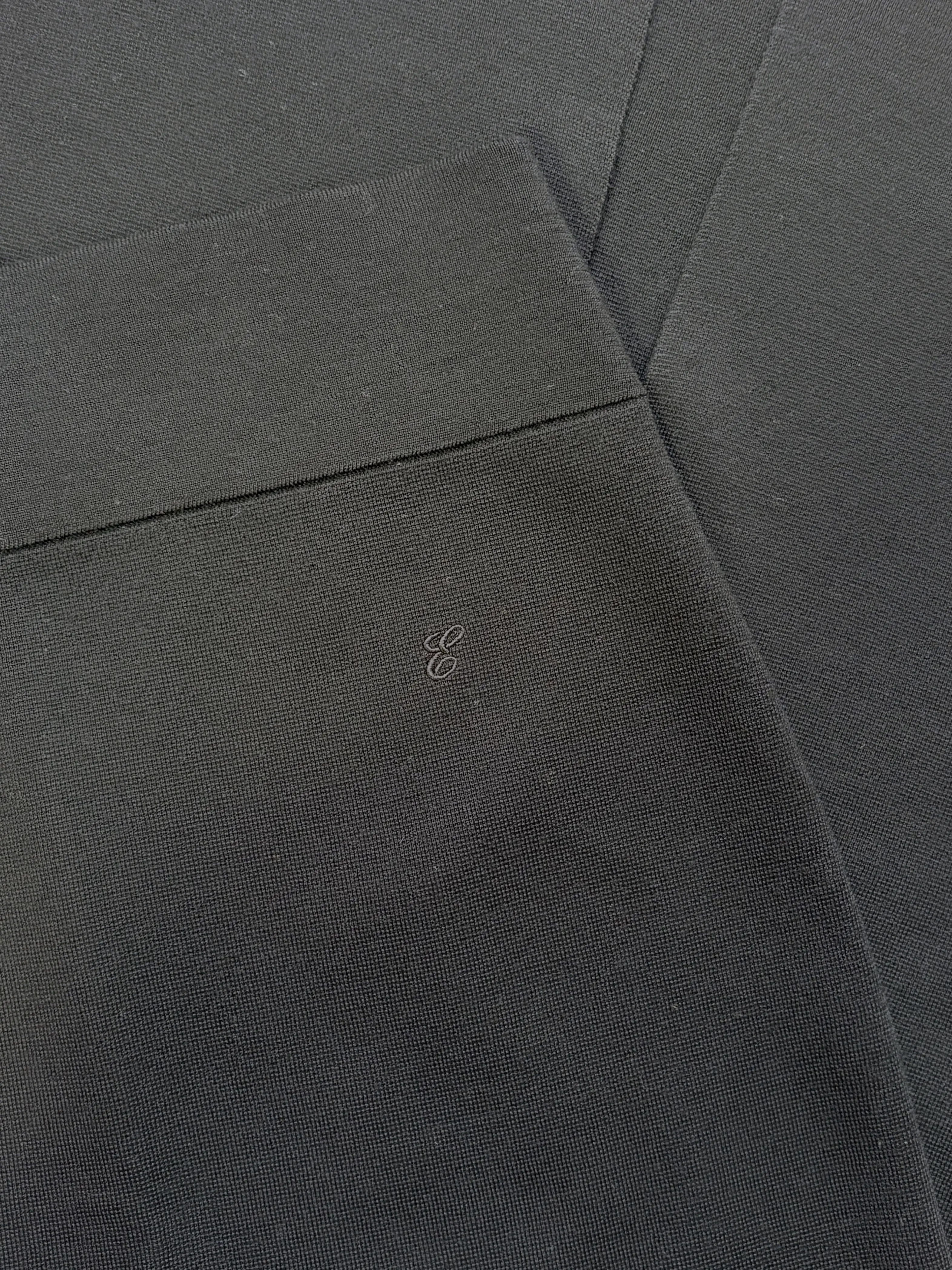 スカートコーデ　大人スタイル　ブラックコーデ　エブール