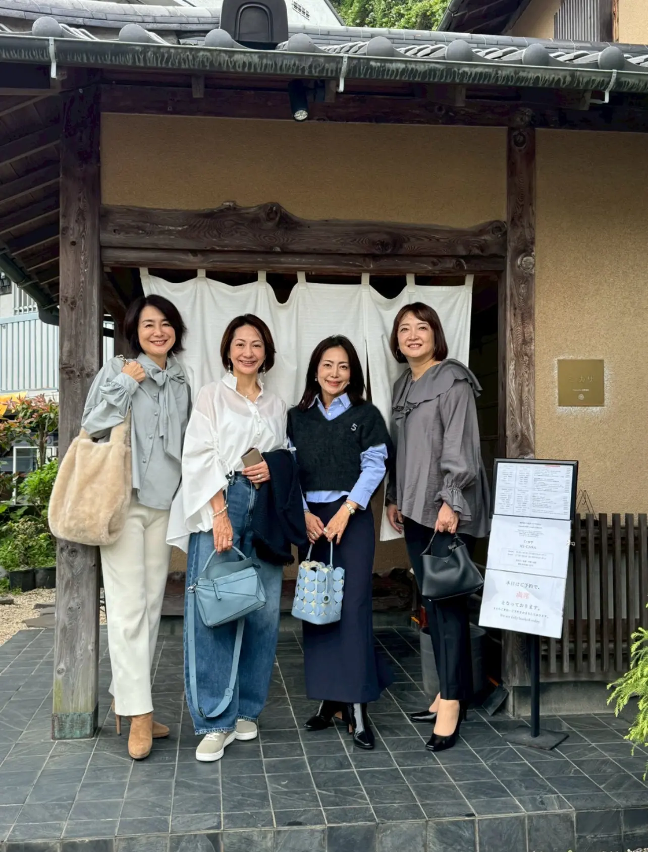 GUシャツをインしたネイビーコーデで鎌倉の古民家スパニッシュレストランへ_1_12