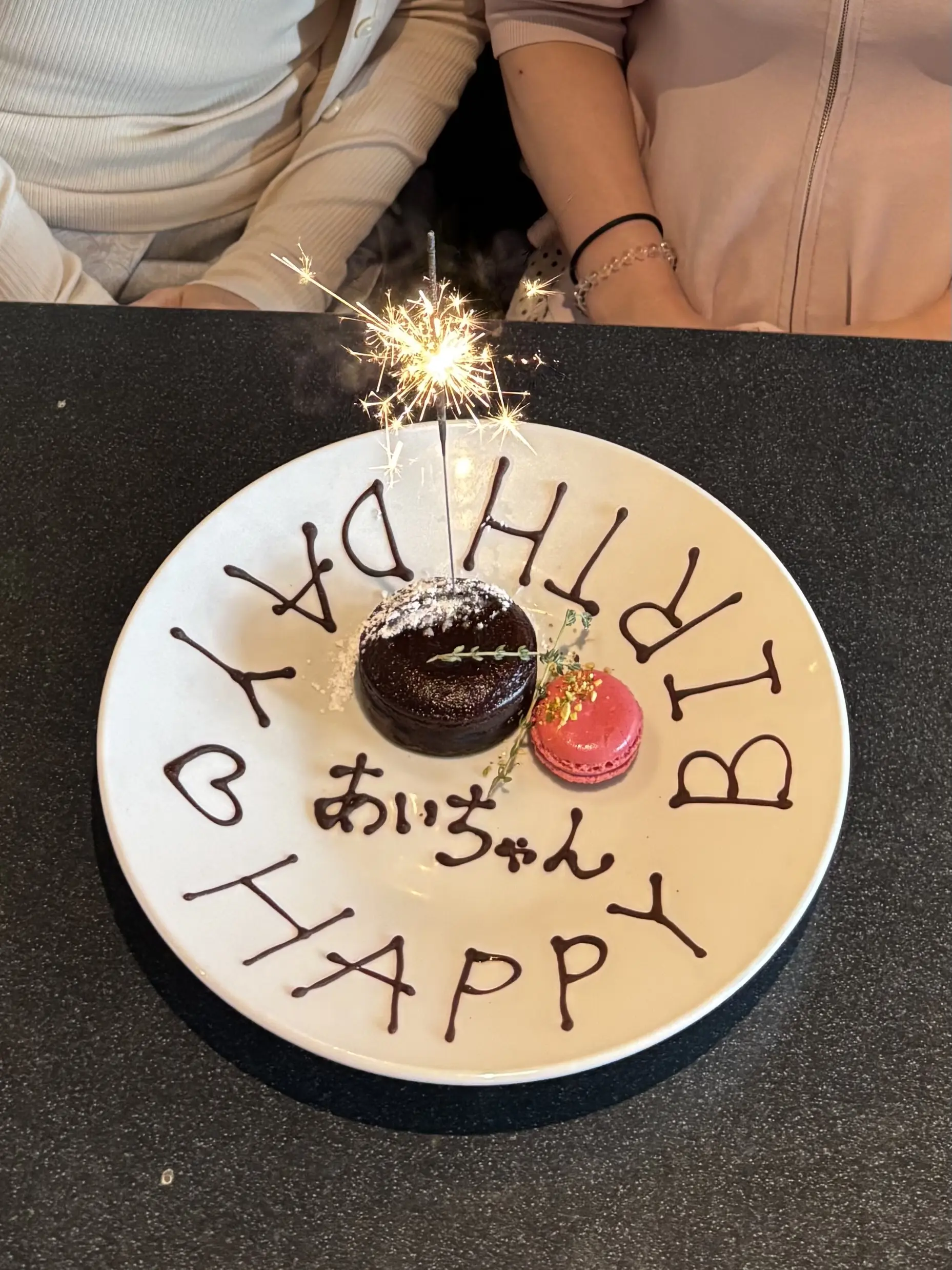 シンプルコーデには光沢をプラス_1_7
