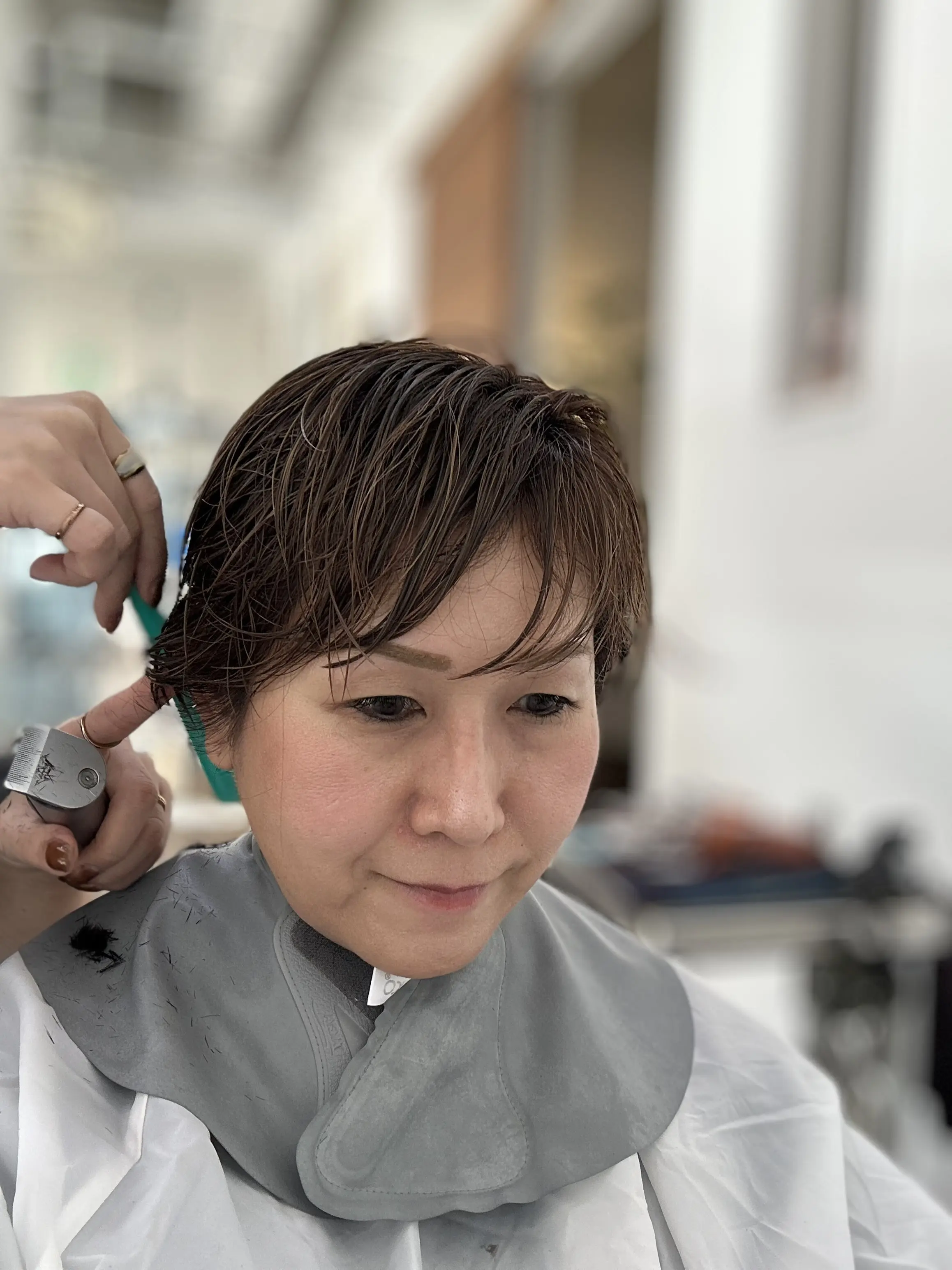 白髪は「隠す」より「デザイン」する！刈り上げショート×細密ハイライトで新年を軽やかに。_1_2